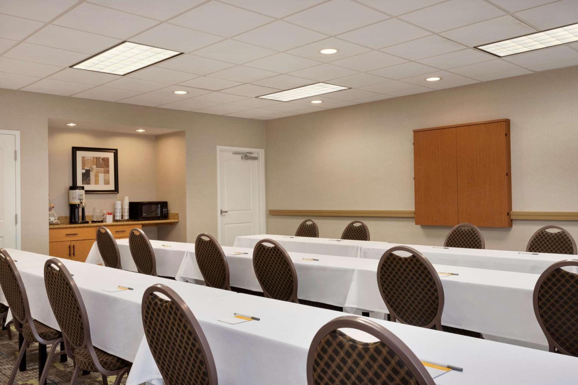 Hampton Inn St. Louis-Columbia photo 27