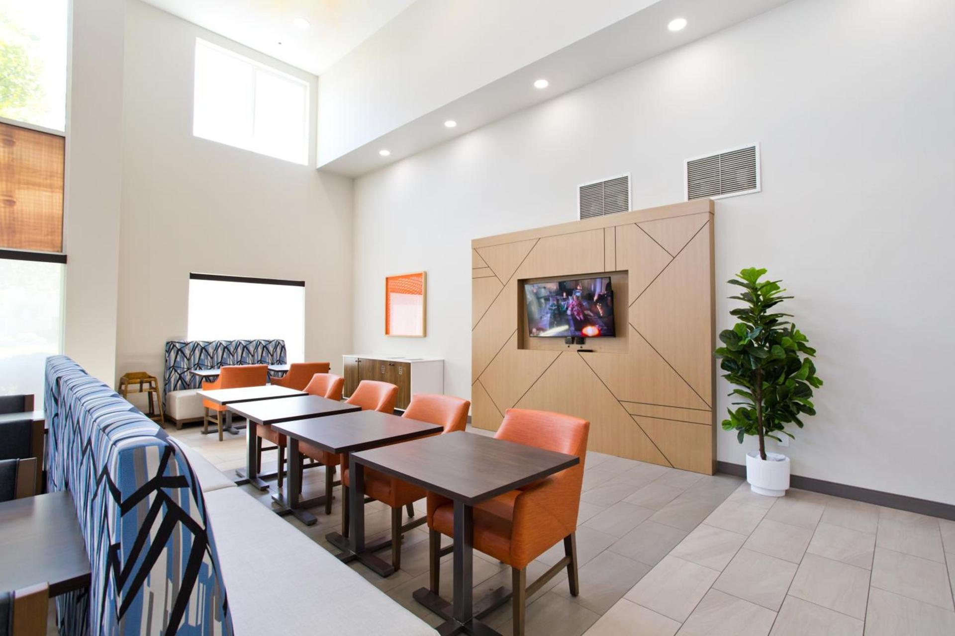 Holiday Inn Express & Suites Sacramento NE Cal Expo by IHG photo 8