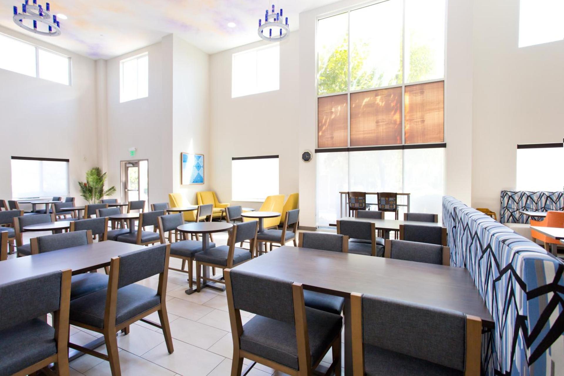 Holiday Inn Express & Suites Sacramento NE Cal Expo by IHG photo 10