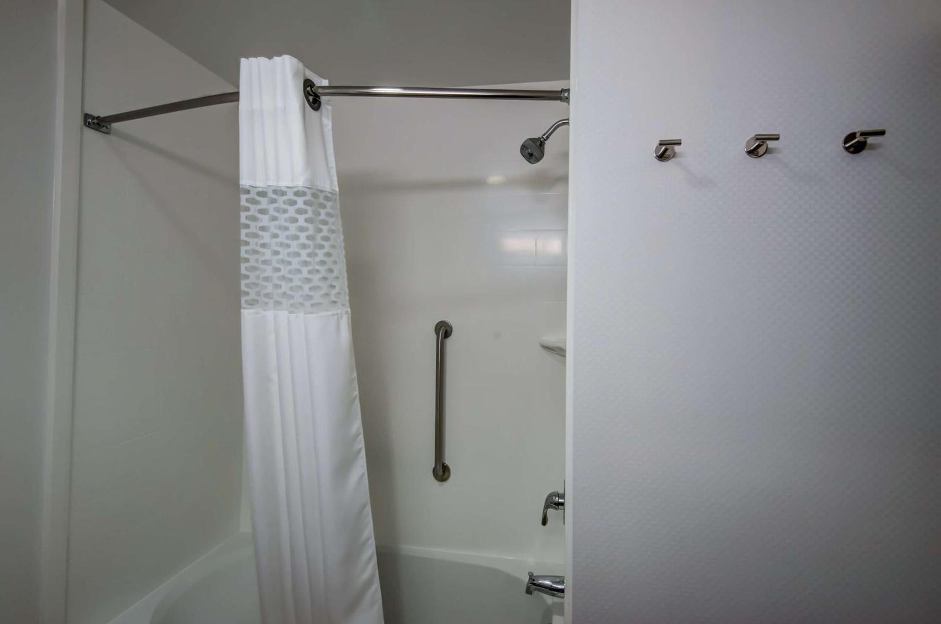 Hampton Inn Plant City photo 17