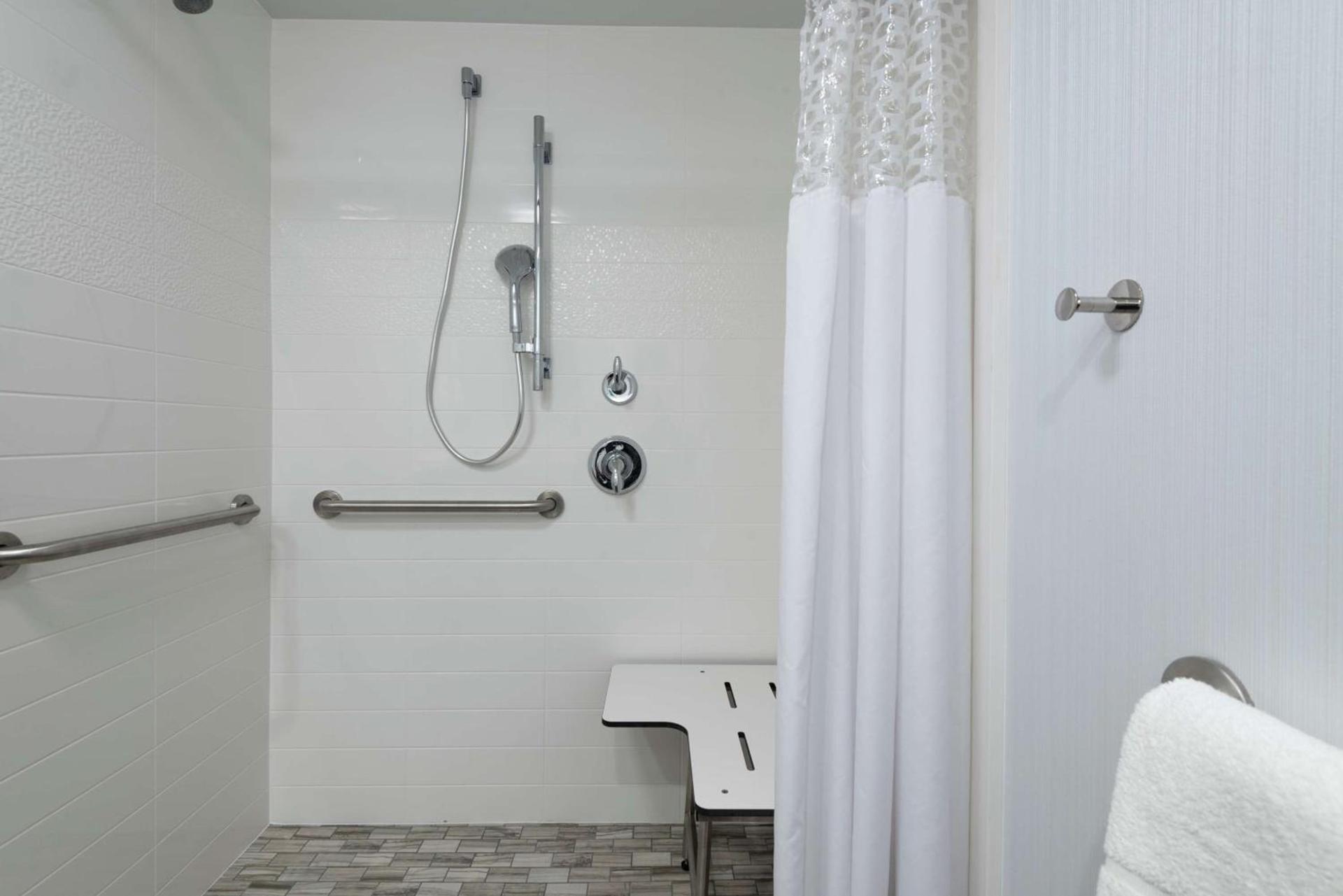 Hampton Inn Waldorf photo 20