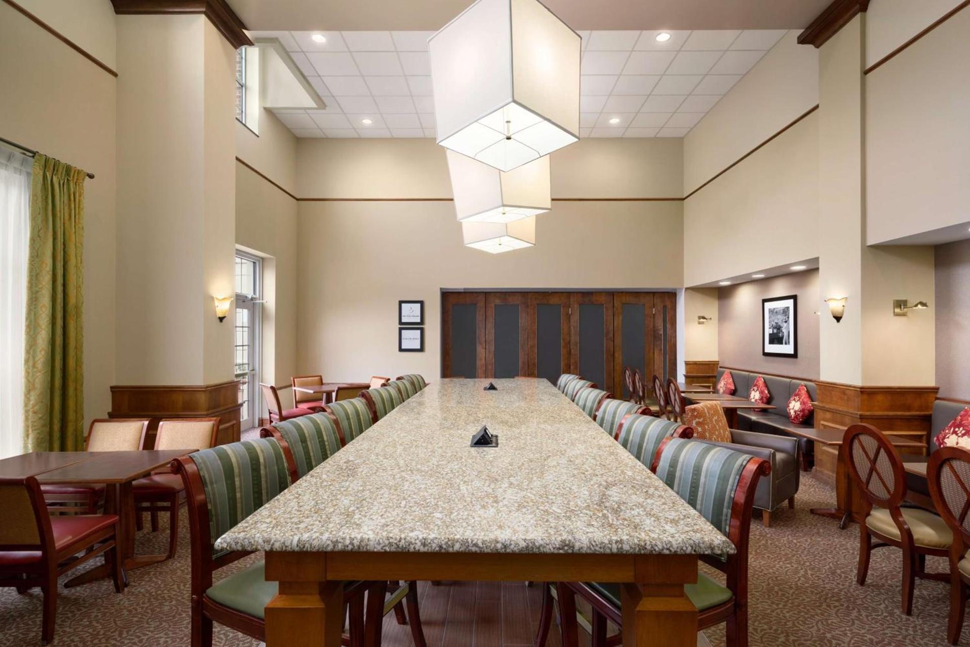 Hampton Inn & Suites Williamsburg-Central photo 4