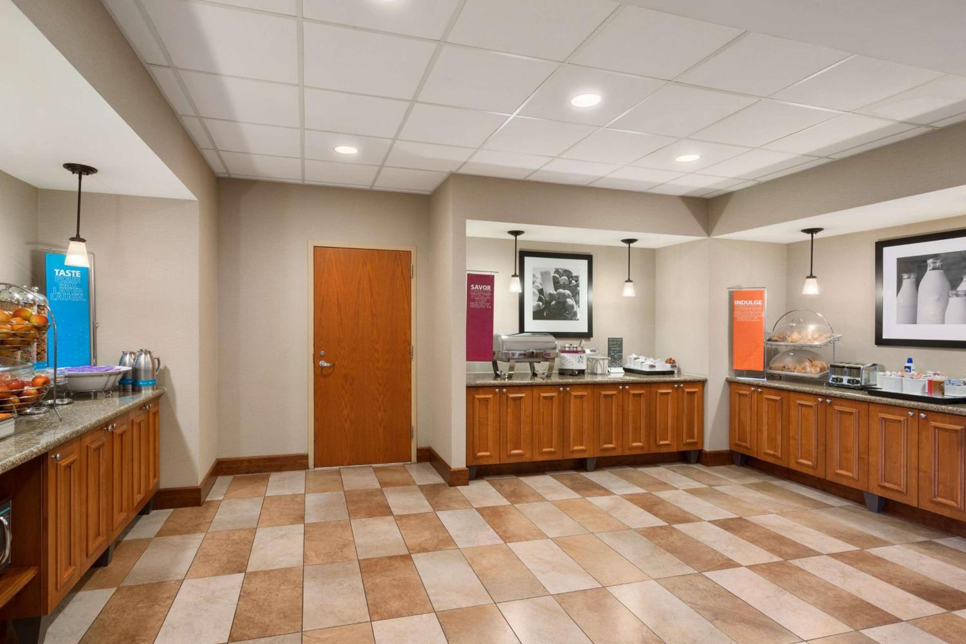Hampton Inn & Suites Williamsburg-Central photo 11