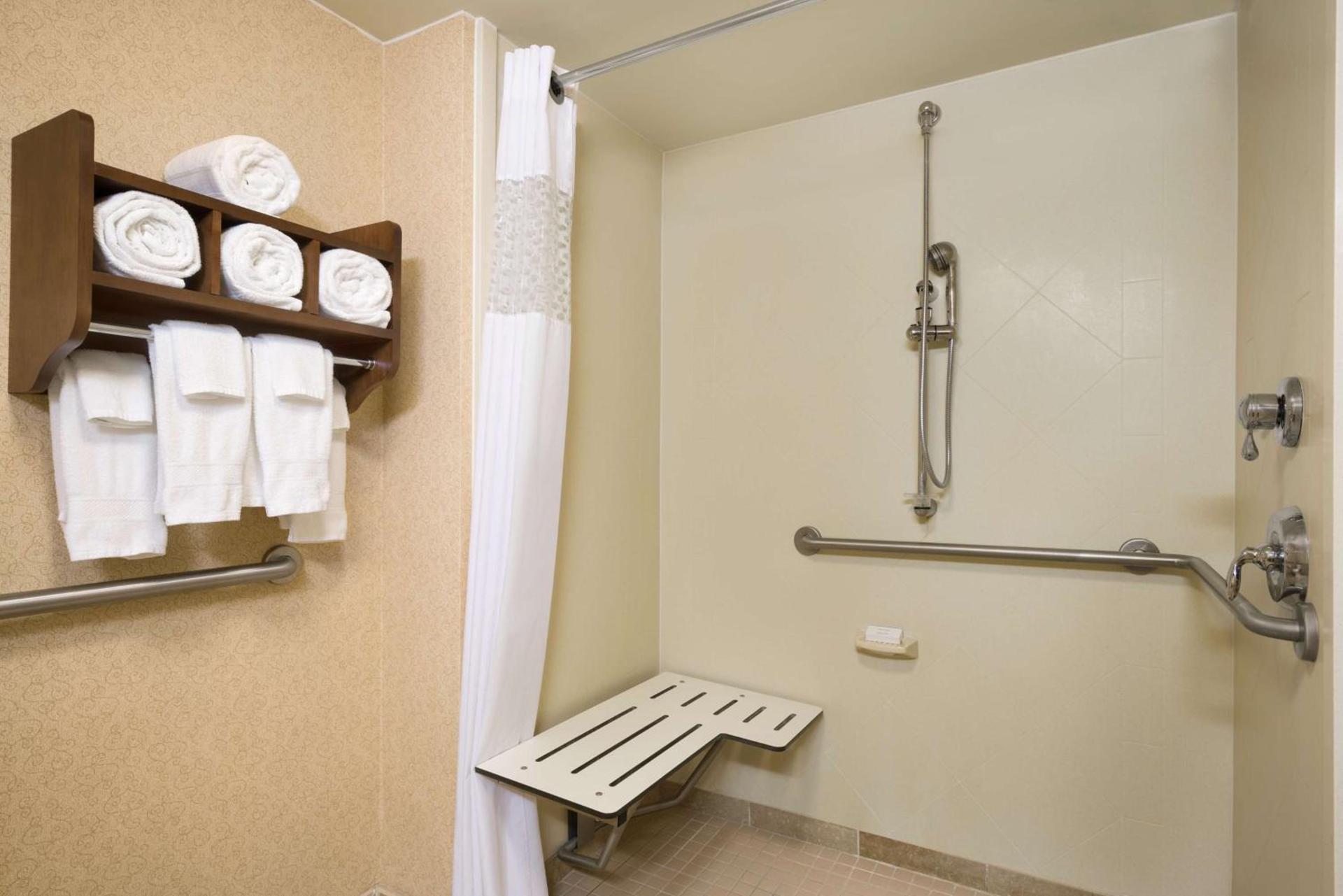 Hampton Inn & Suites Williamsburg-Central photo 17