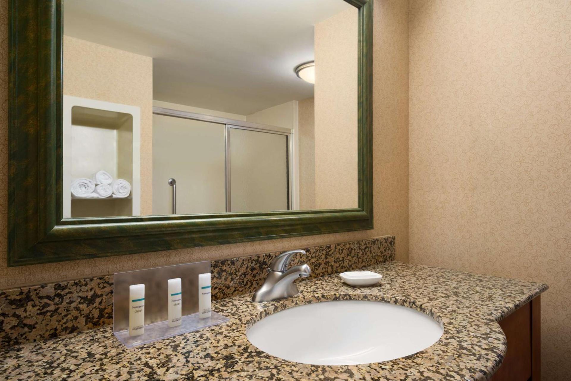 Hampton Inn & Suites Williamsburg-Central photo 18
