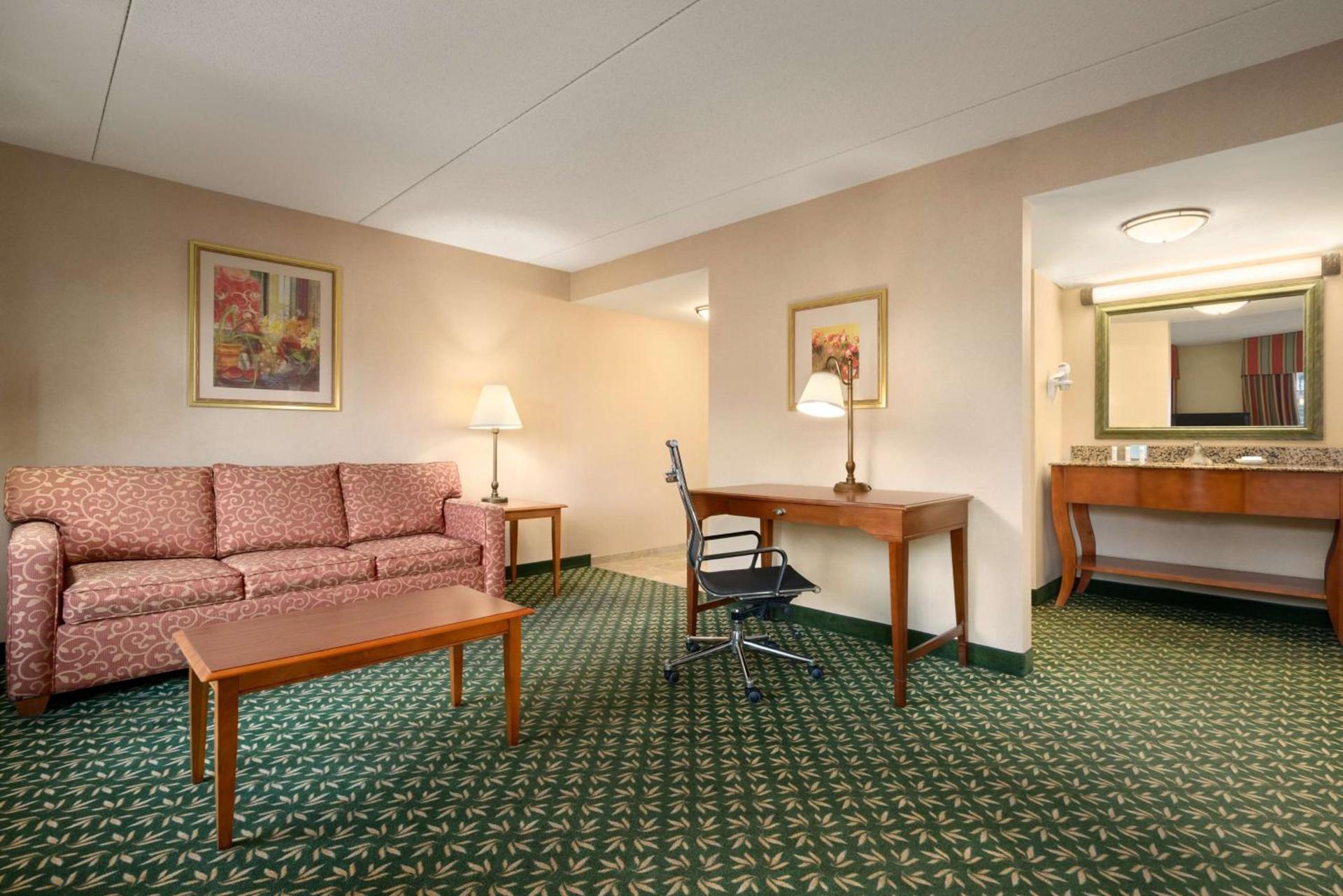 Hampton Inn & Suites Williamsburg-Central photo 23