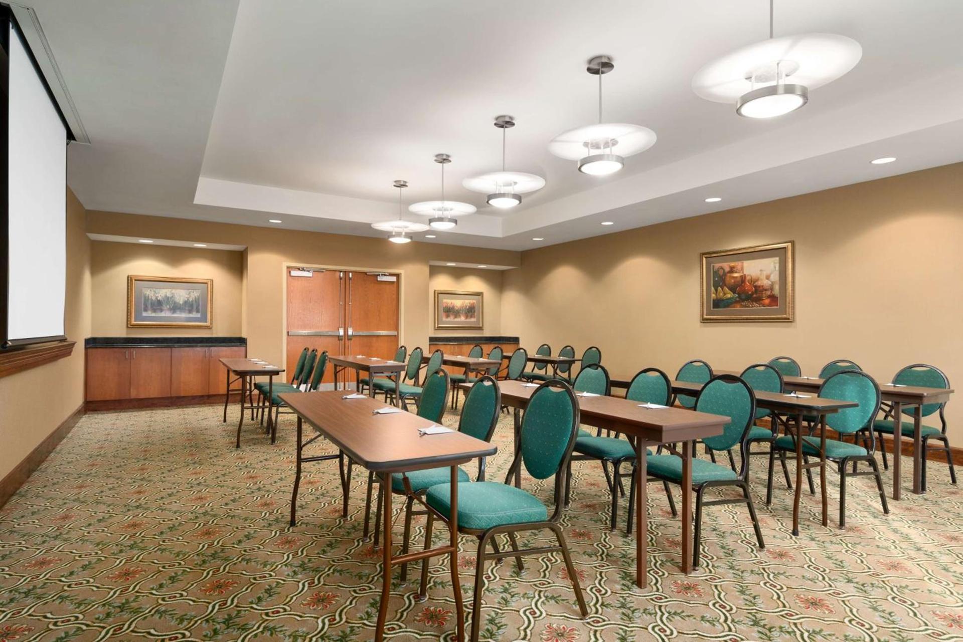 Hampton Inn & Suites Williamsburg-Central photo 28