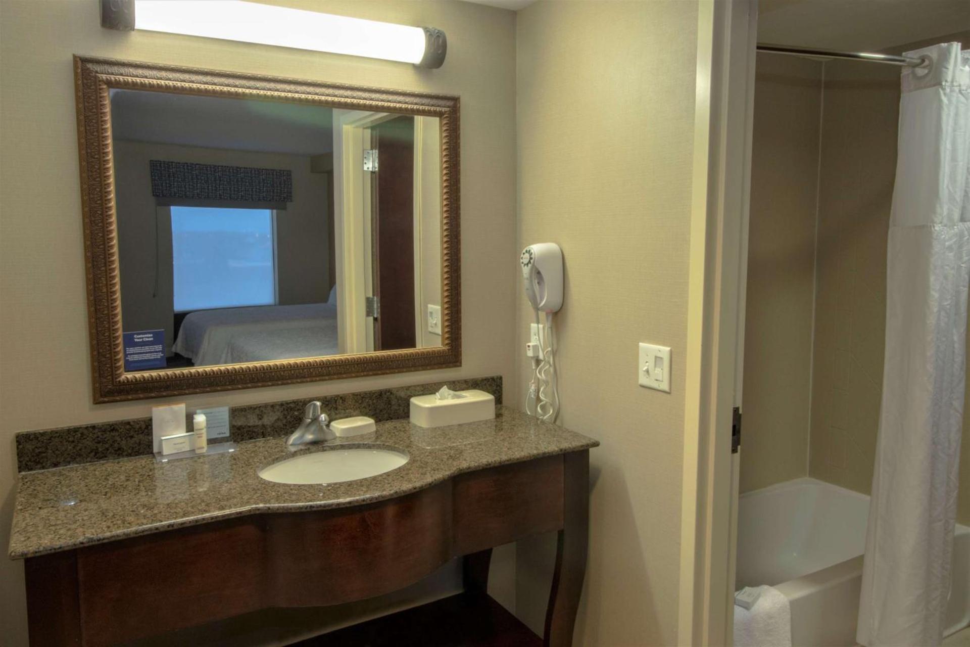 Hampton Inn & Suites Chesapeake-Battlefield Boulevard photo 18
