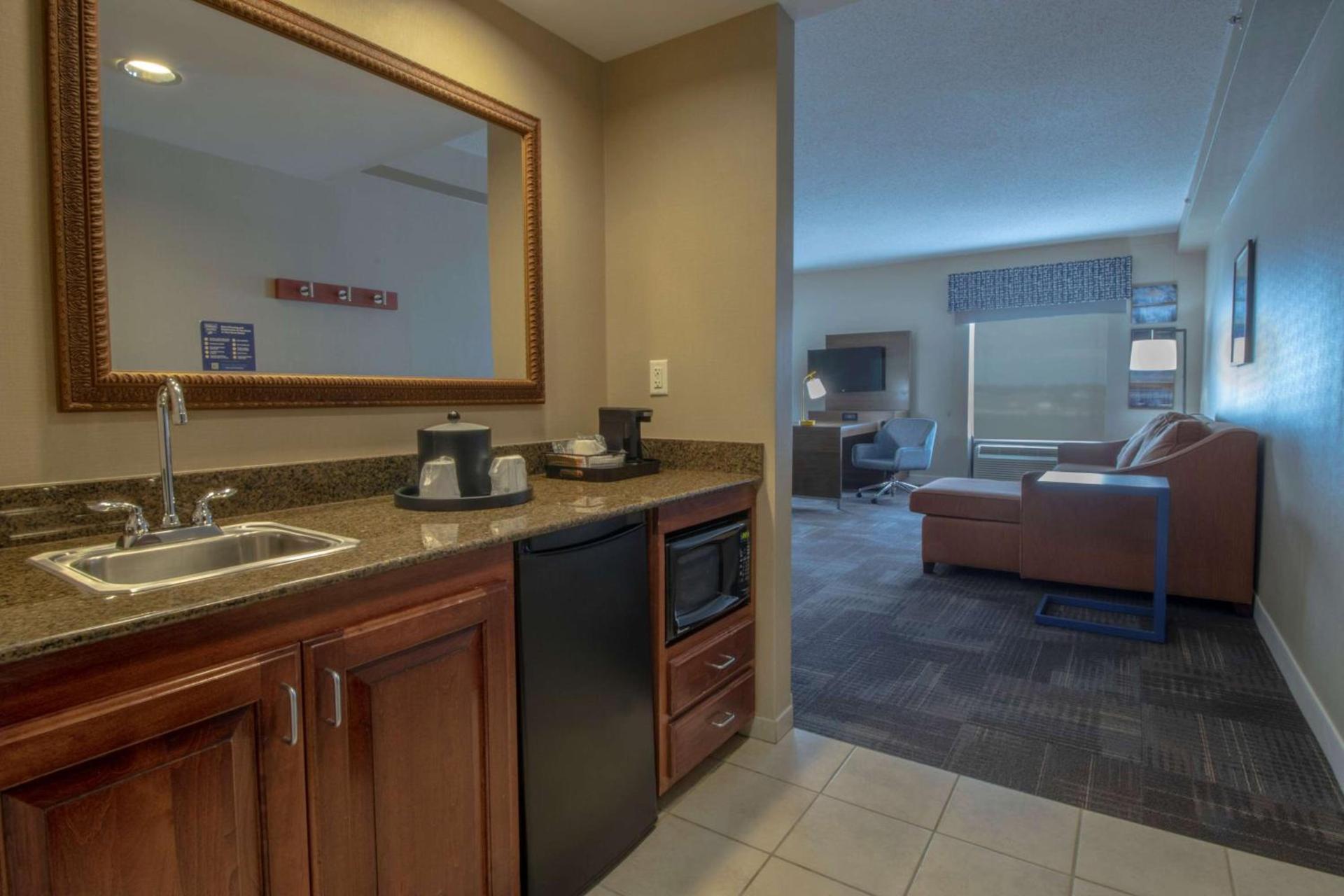Hampton Inn & Suites Chesapeake-Battlefield Boulevard photo 31