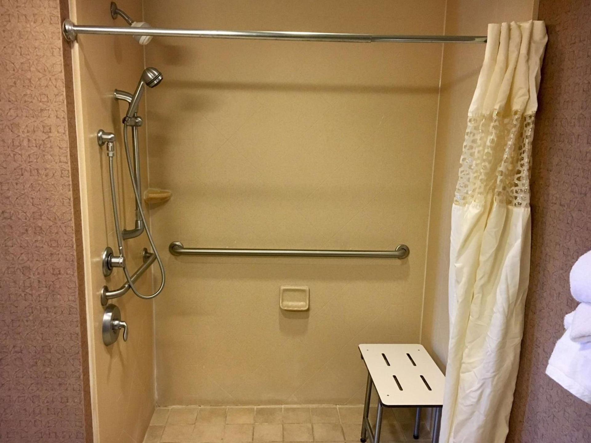 Hampton Inn & Suites Chesapeake-Battlefield Boulevard photo 34