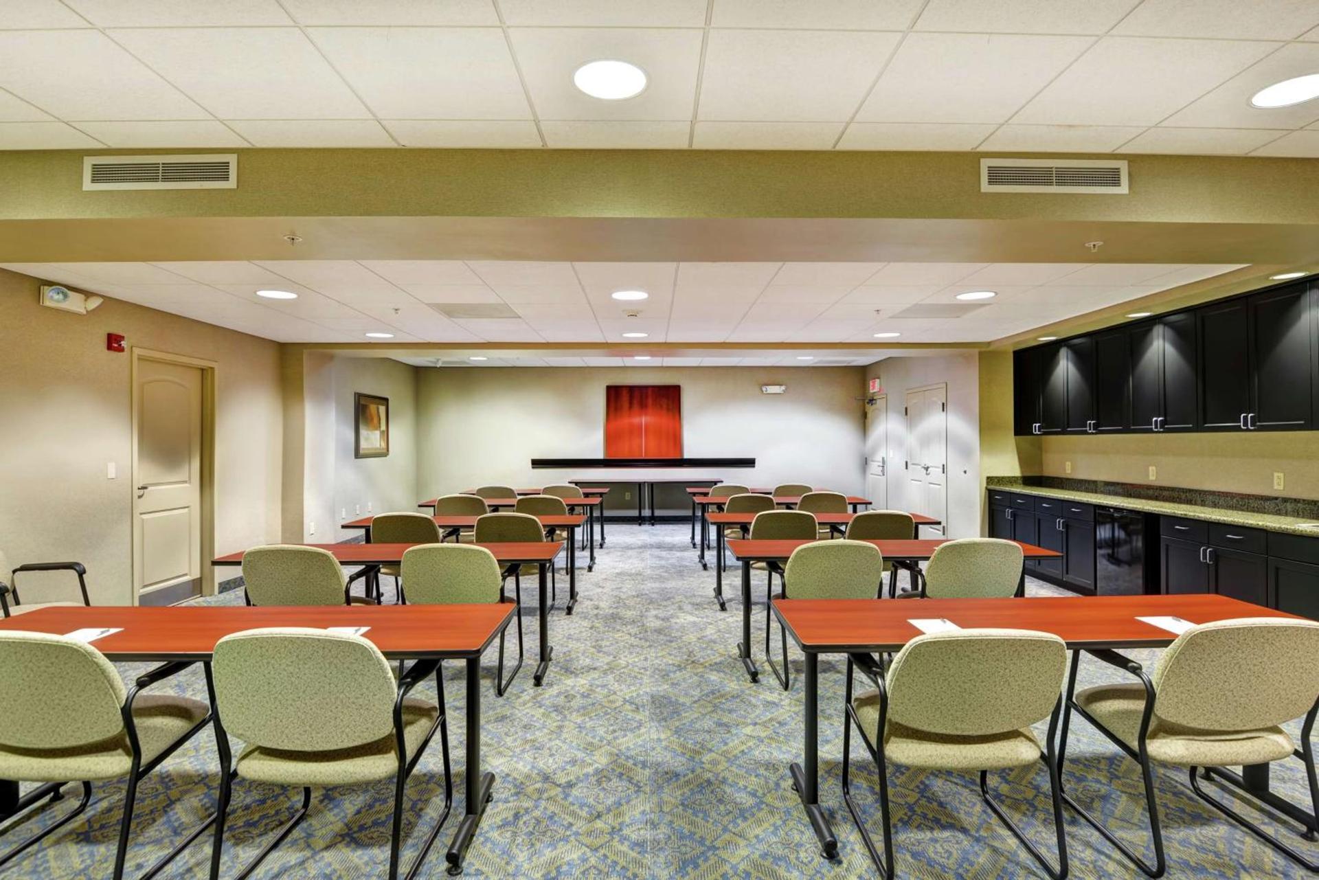 Hampton Inn Sayre photo 32