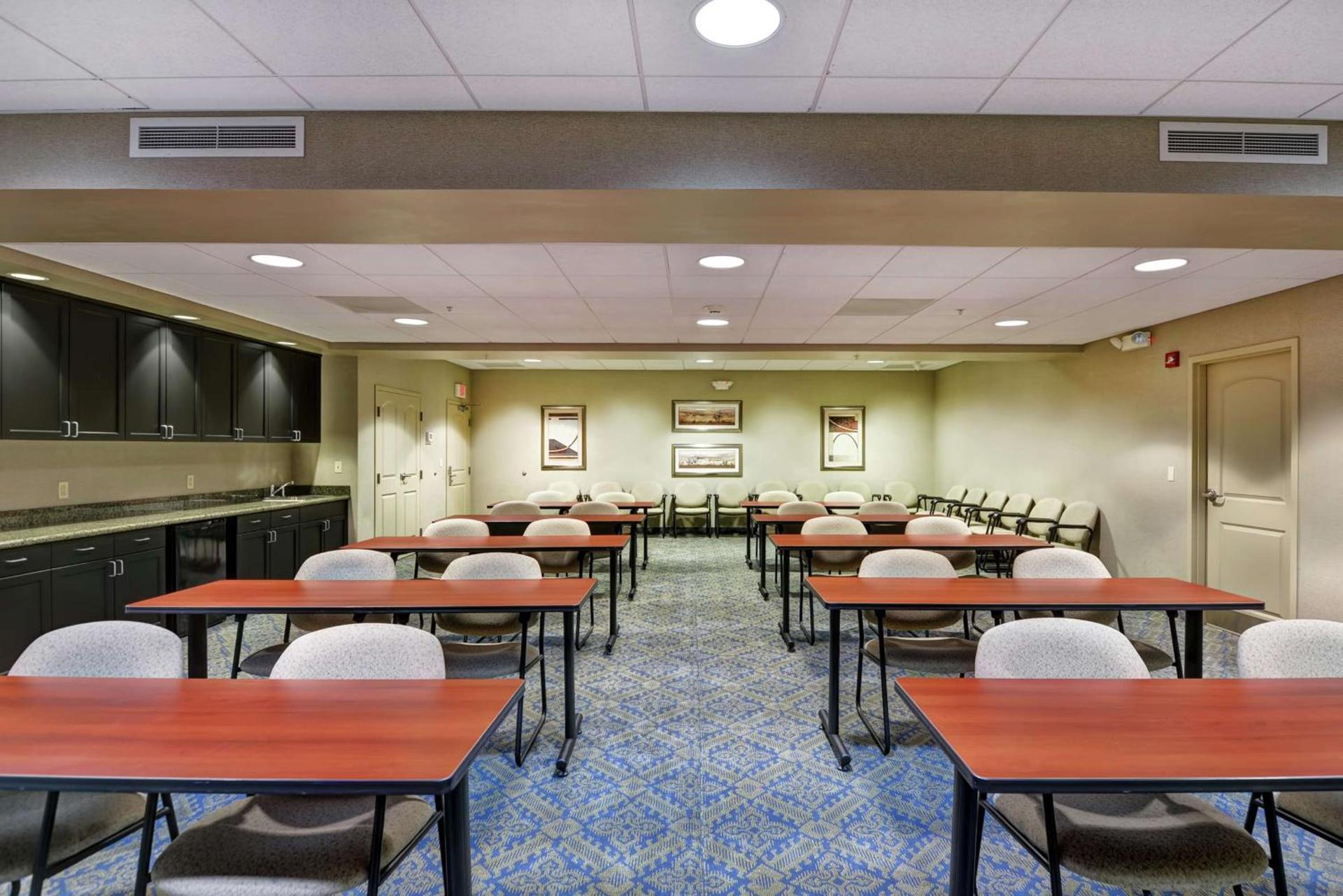 Hampton Inn Sayre photo 33