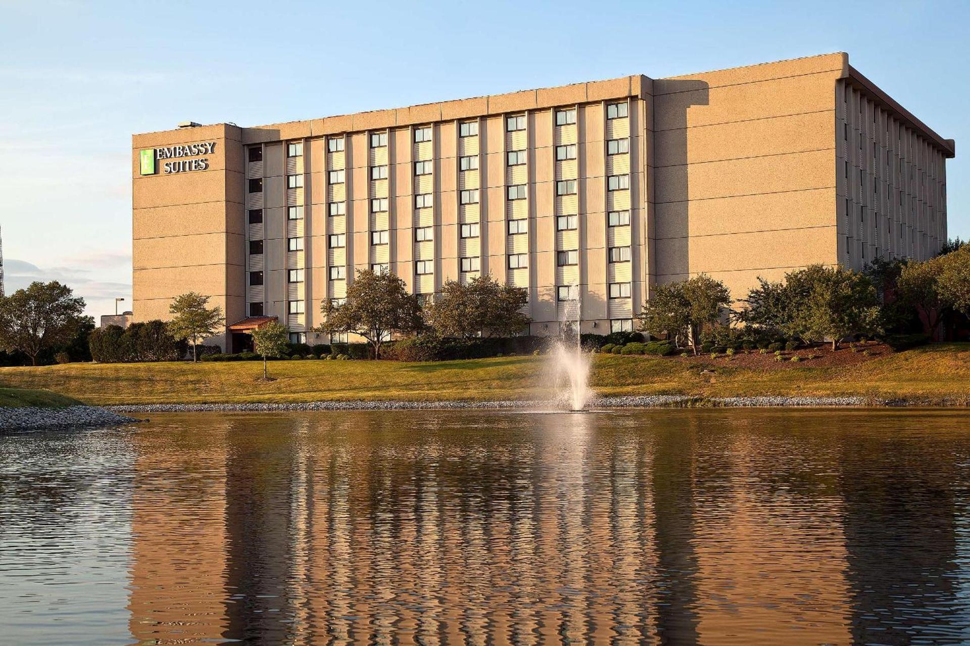 Embassy Suites by Hilton Chicago Schaumburg Woodfield photo 3