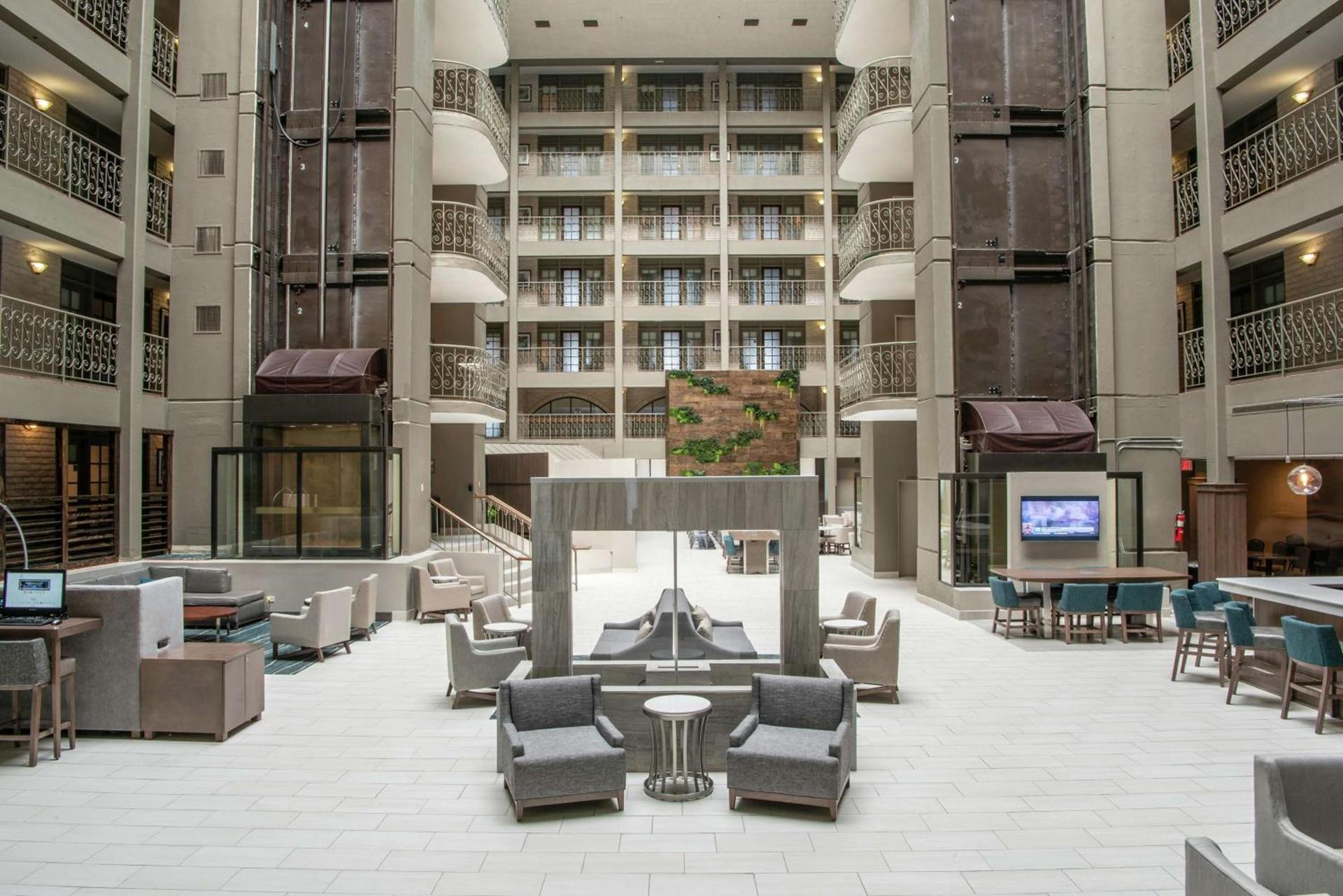 Embassy Suites by Hilton Chicago Schaumburg Woodfield photo 2
