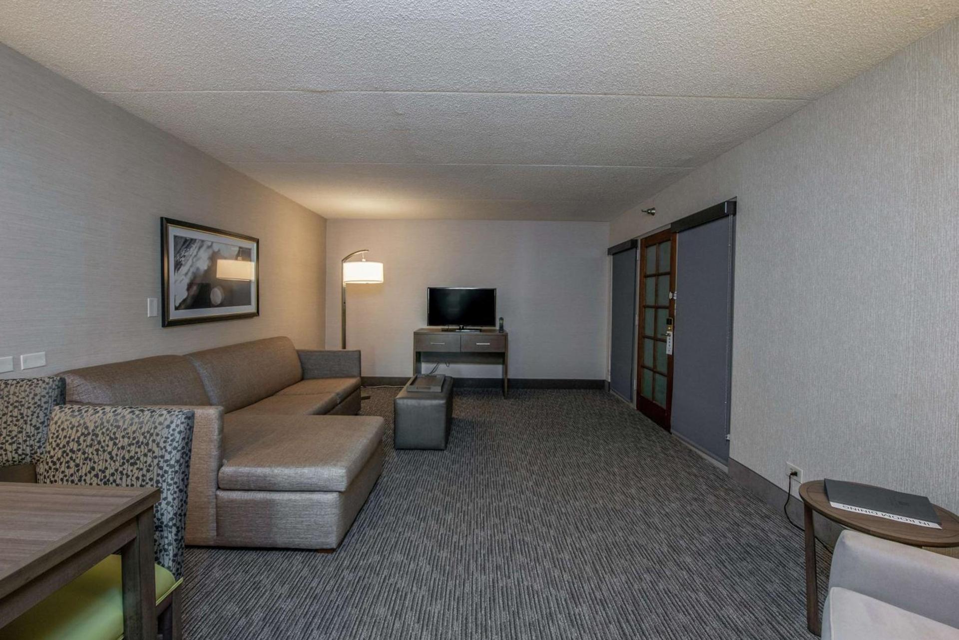 Embassy Suites by Hilton Chicago Schaumburg Woodfield photo 15