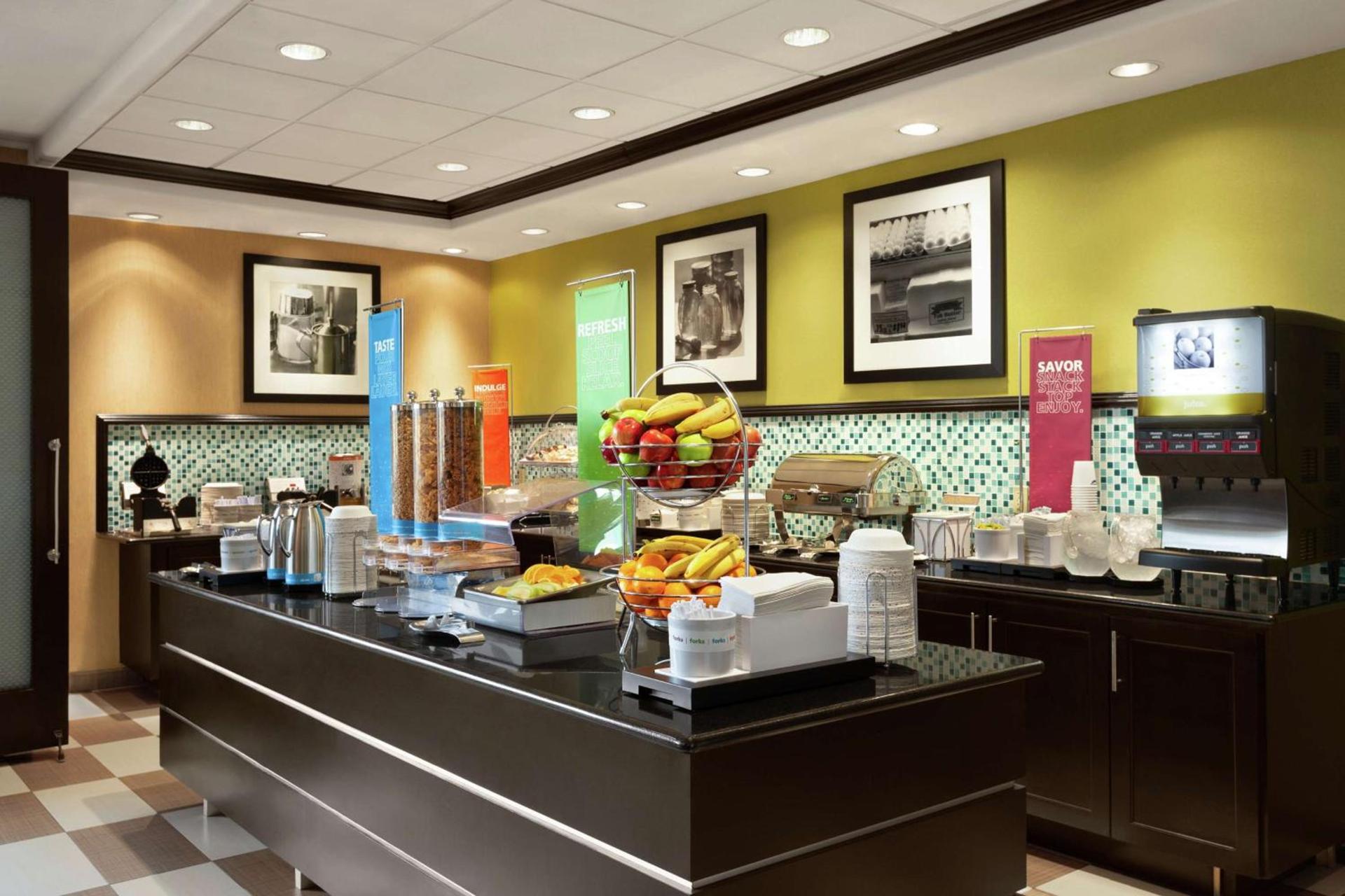 Hampton Inn and Suites Houston Pasadena photo 8