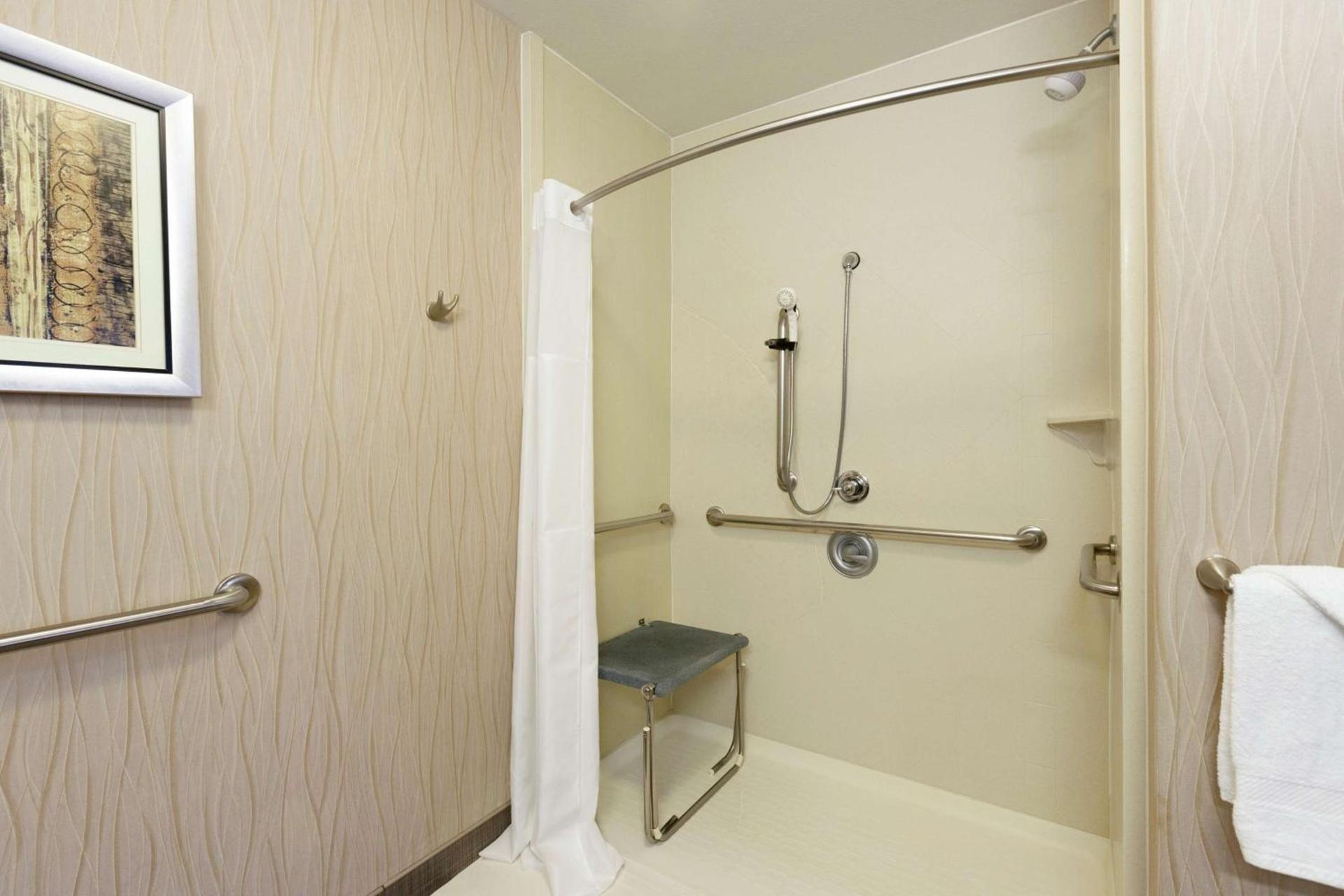 Hampton Inn and Suites Houston Pasadena photo 28