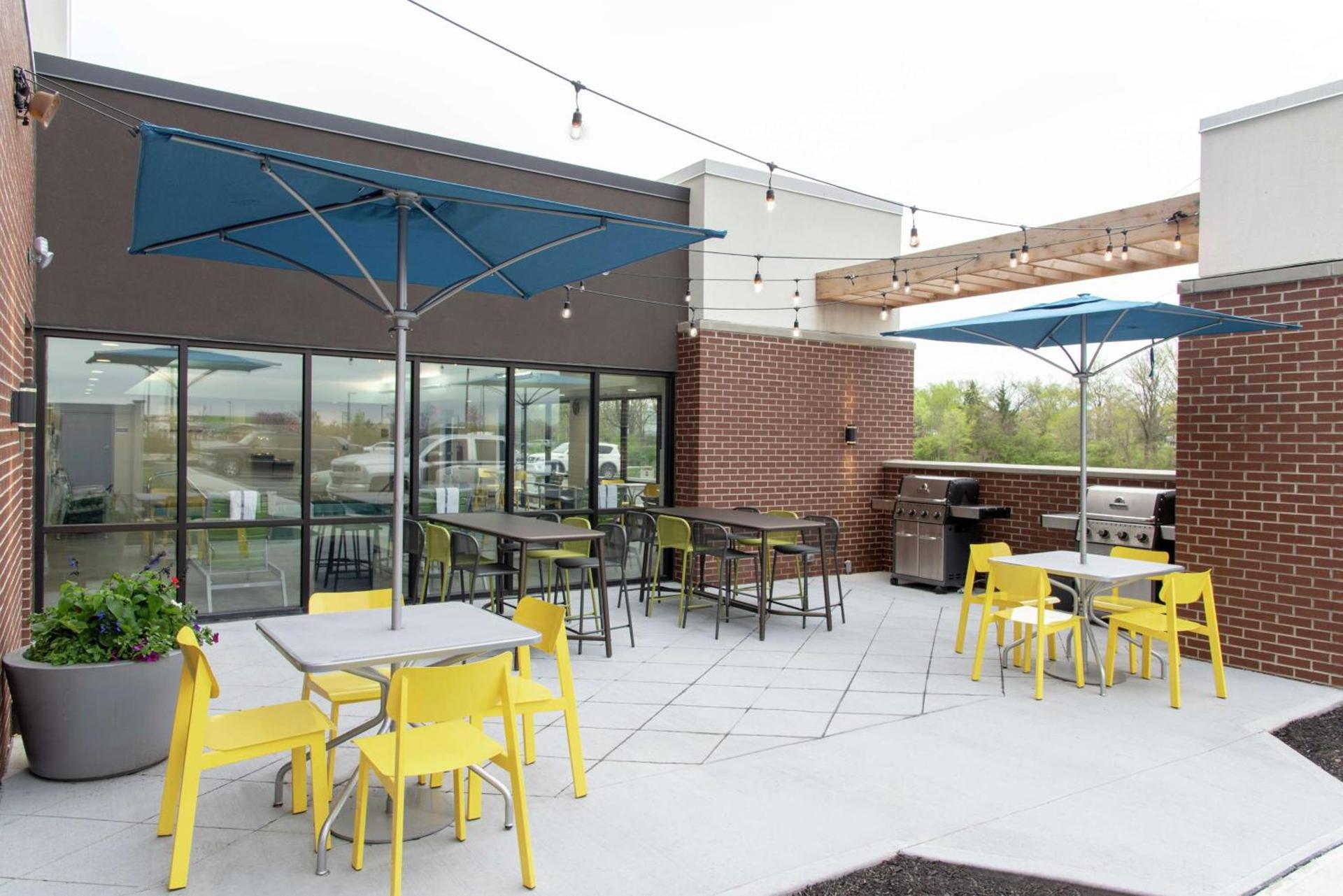 Home2 Suites By Hilton Indianapolis Airport photo 4