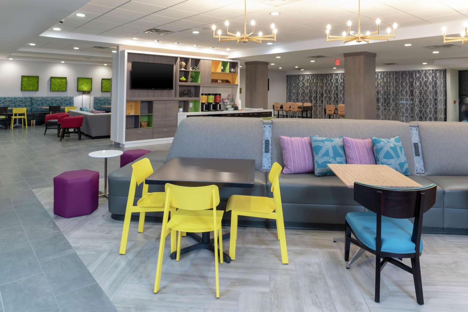 Home2 Suites By Hilton Indianapolis Airport photo 6