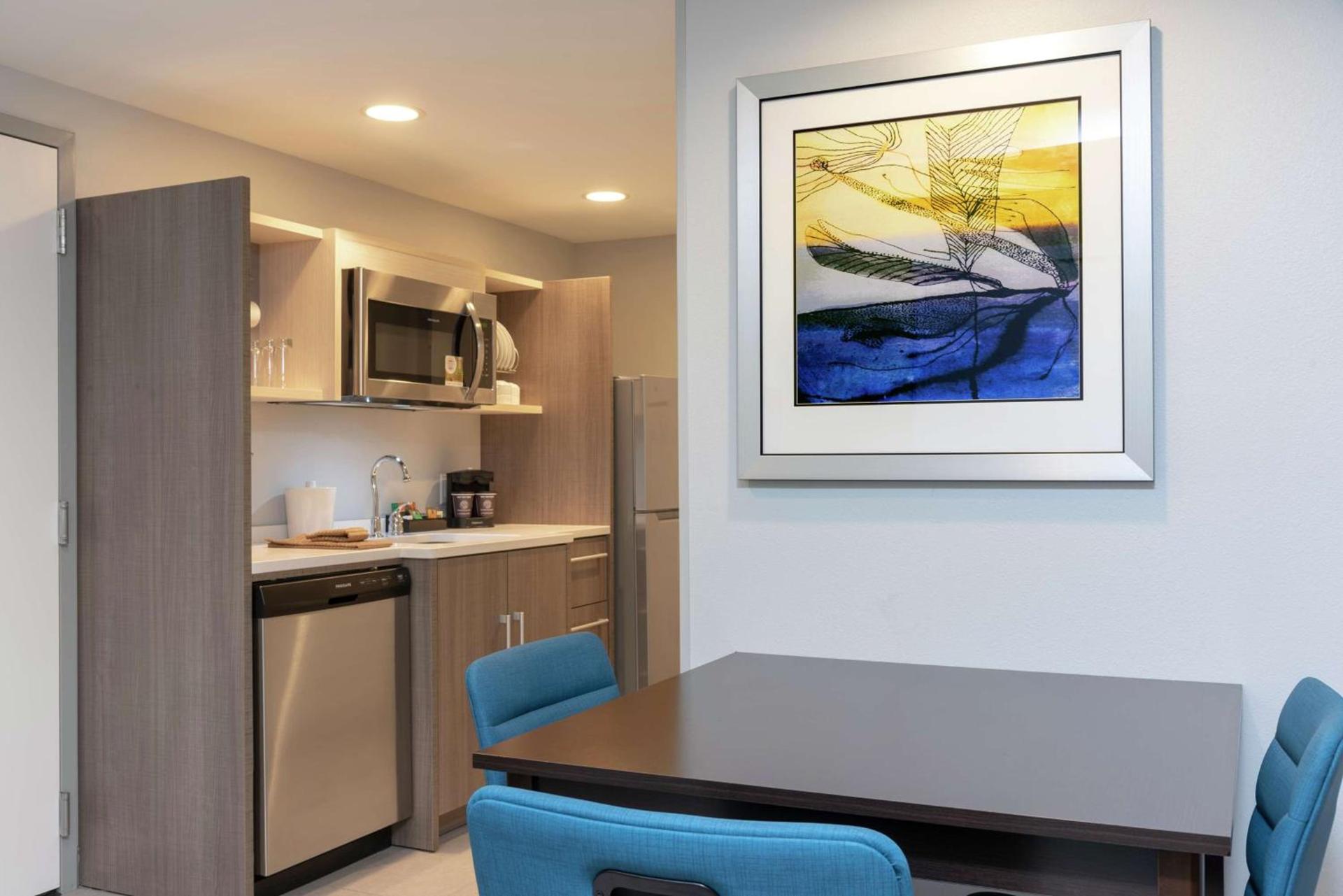 Home2 Suites By Hilton Indianapolis Airport photo 13