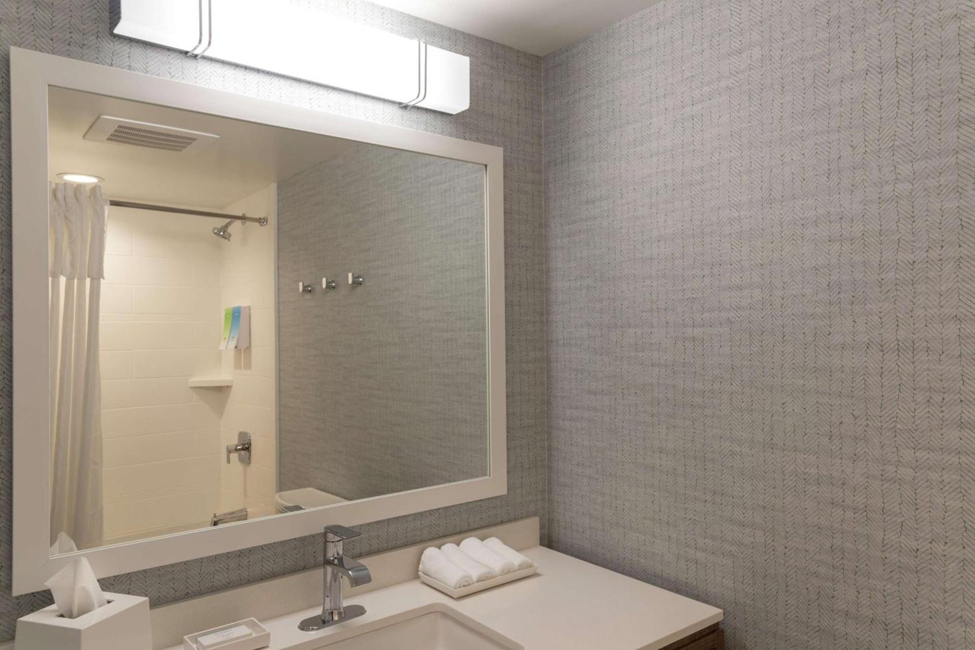 Home2 Suites By Hilton Indianapolis Airport photo 17