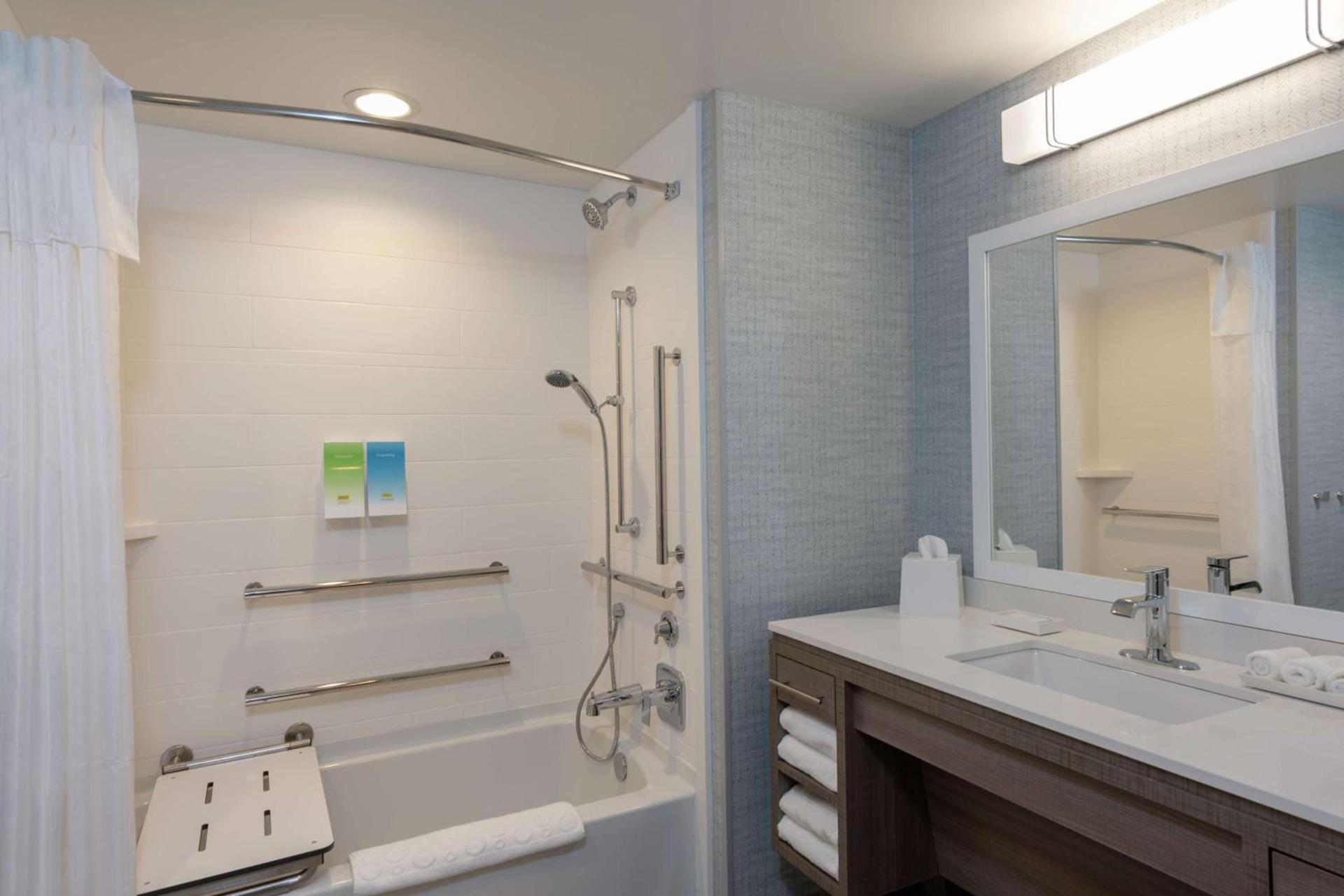 Home2 Suites By Hilton Indianapolis Airport photo 19
