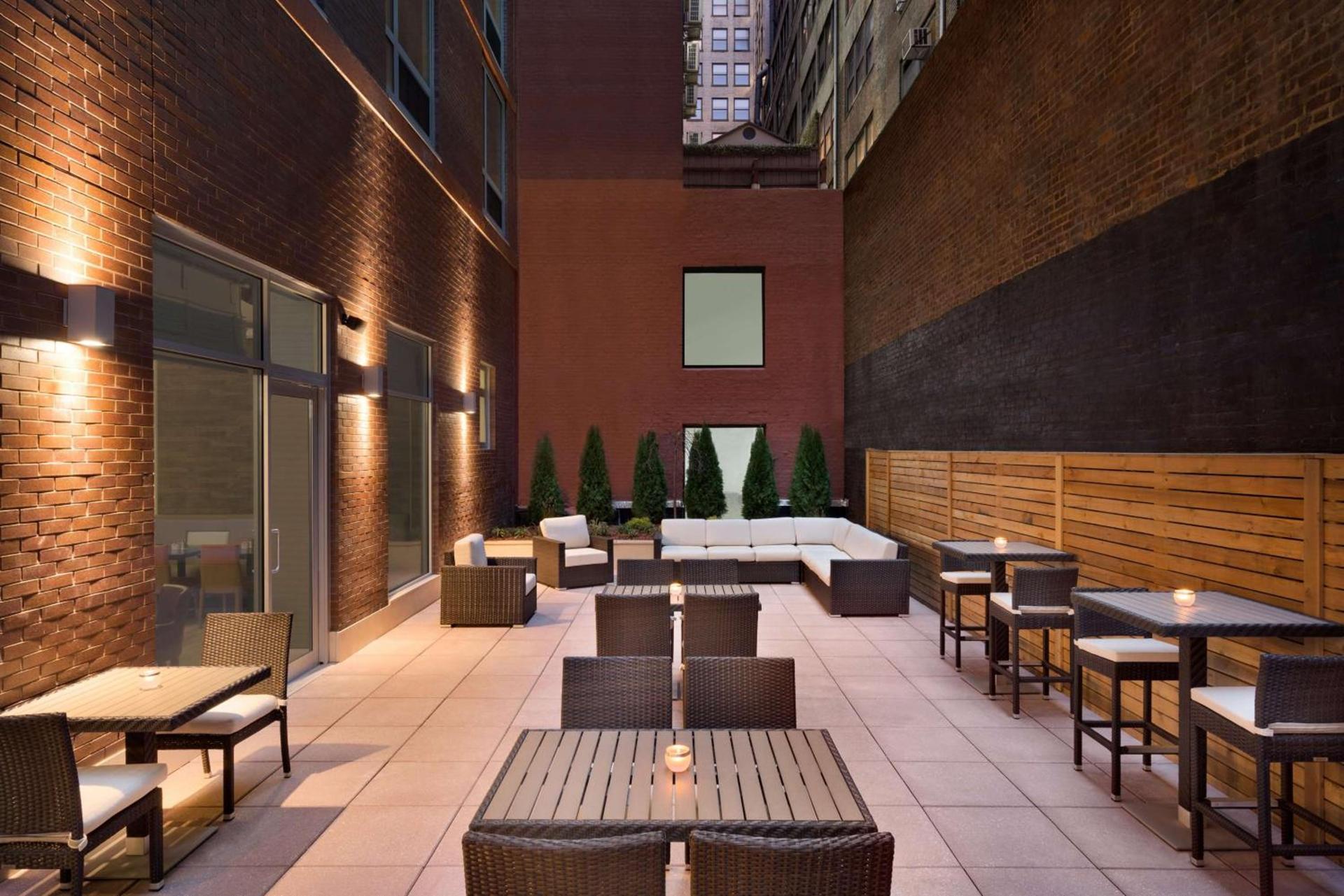 Hilton Garden Inn New York Times Square South photo 8