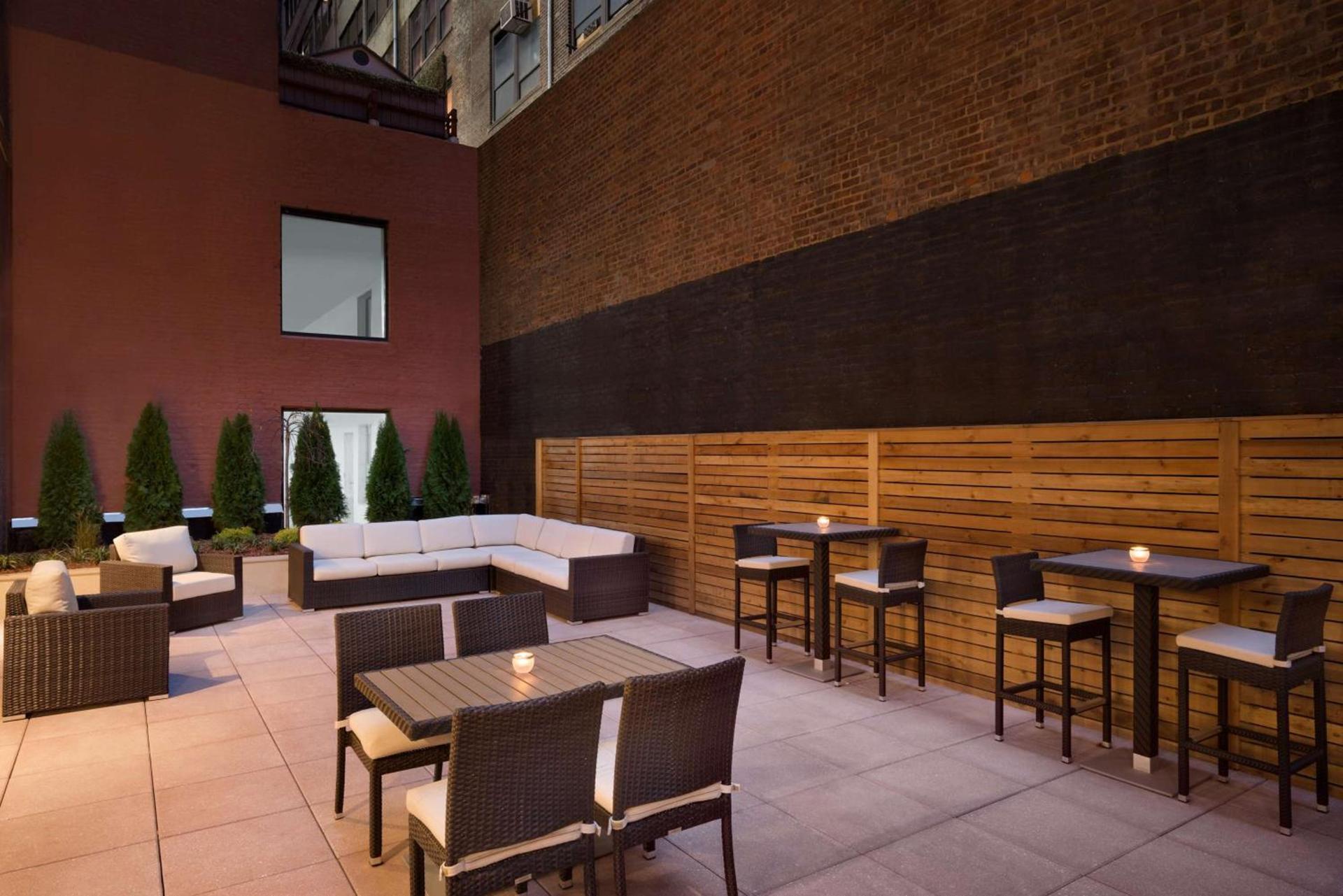 Hilton Garden Inn New York Times Square South photo 9
