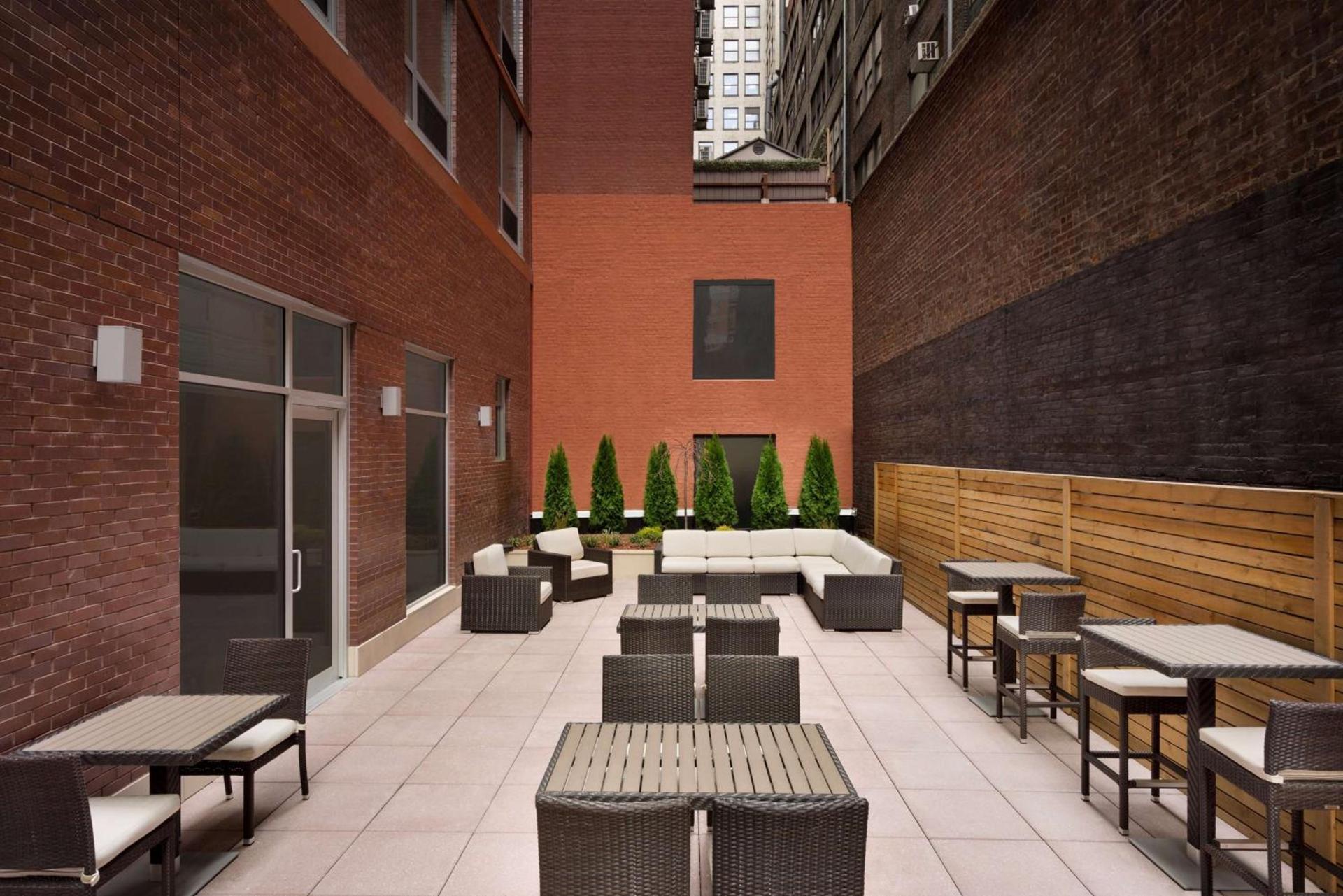 Hilton Garden Inn New York Times Square South photo 11