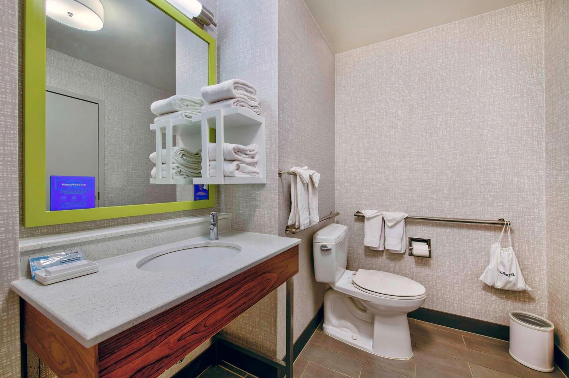 Hampton Inn Cortland photo 9