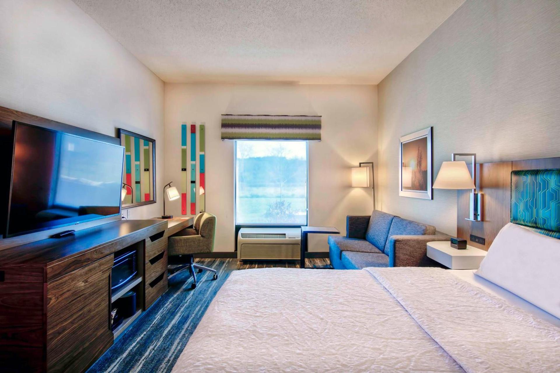 Hampton Inn Cortland photo 10