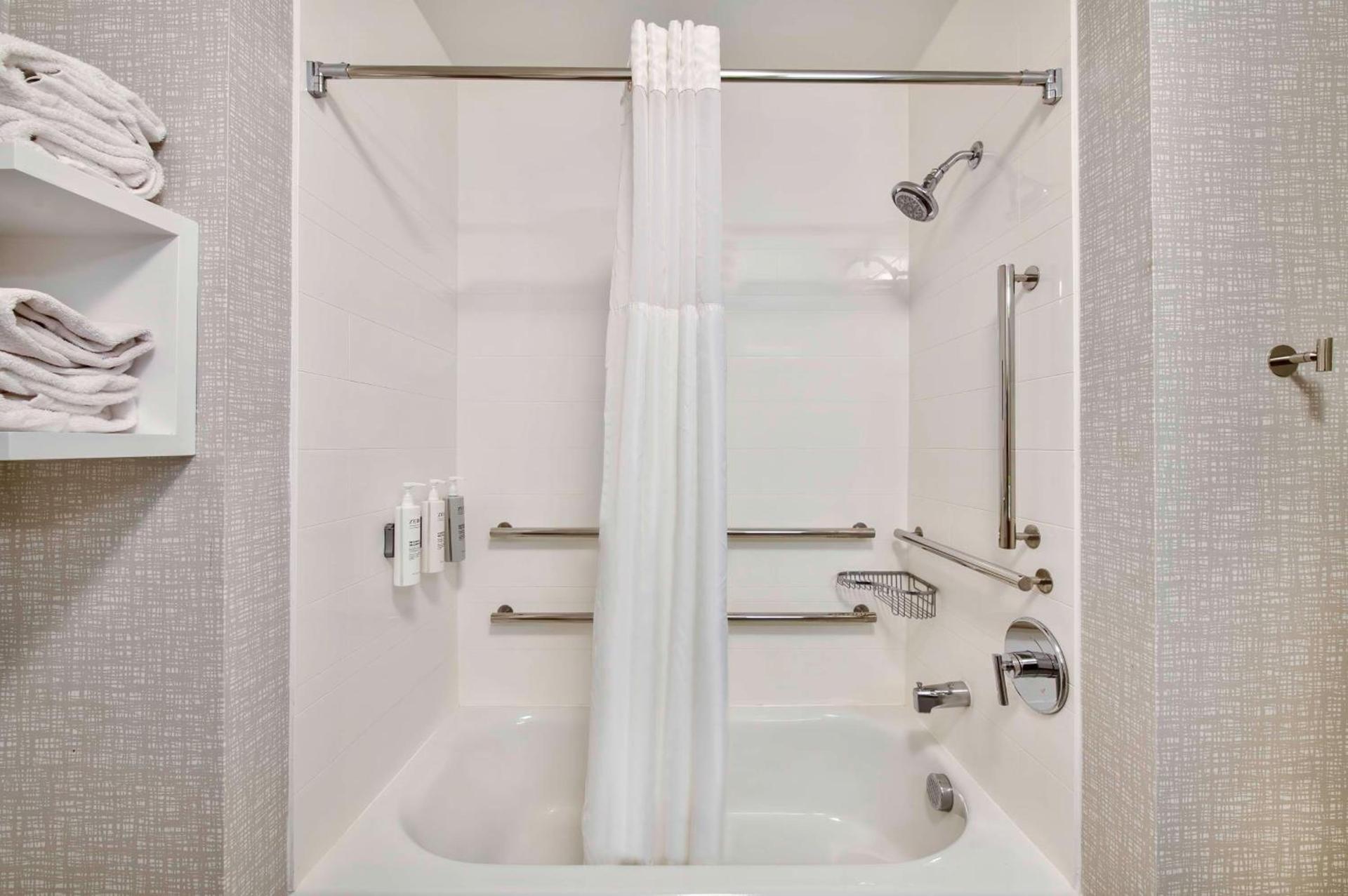 Hampton Inn Cortland photo 11