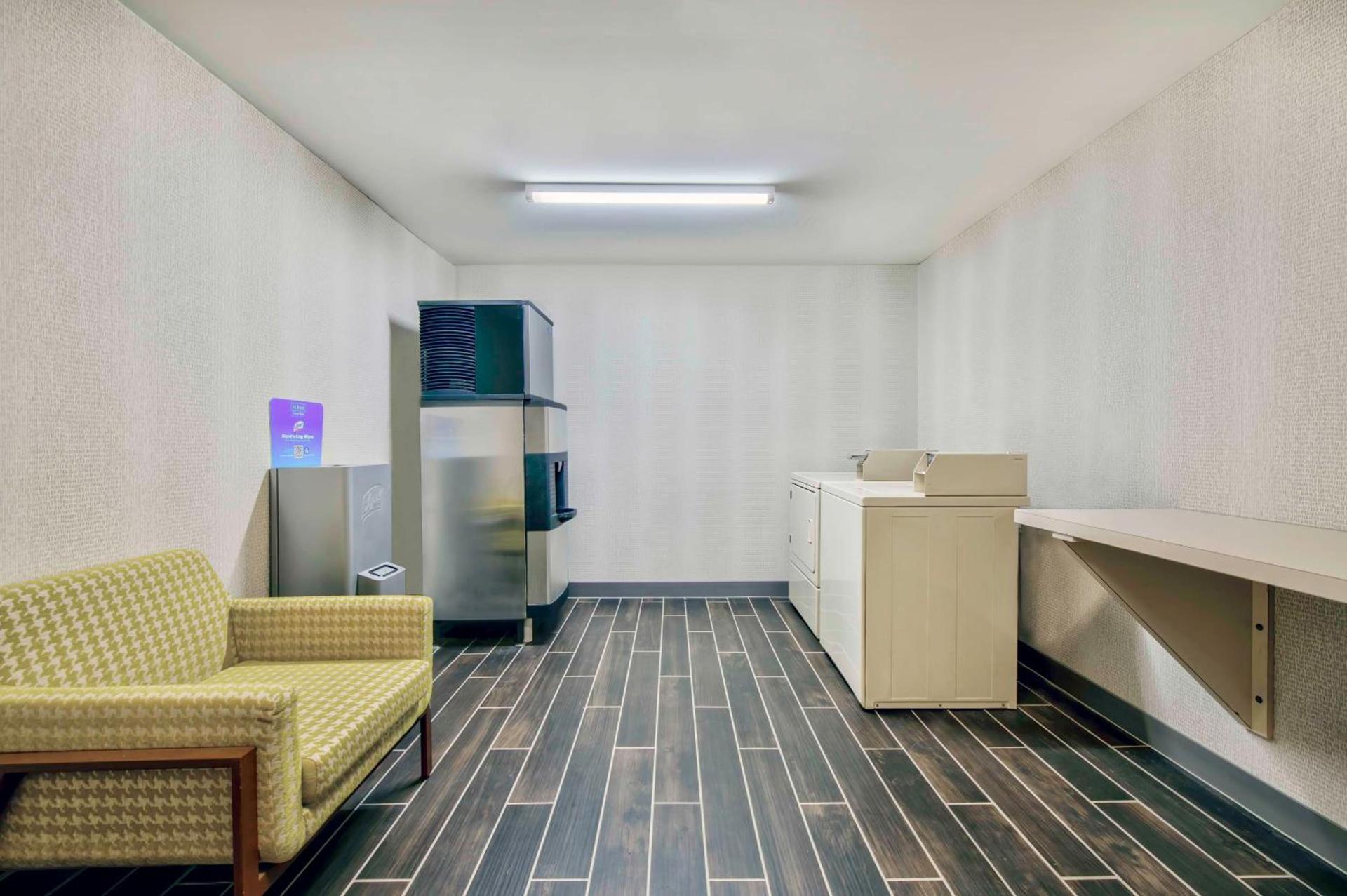 Hampton Inn Cortland photo 19