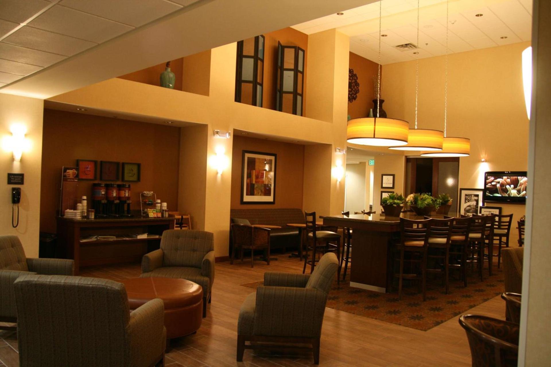 Hampton Inn and Suites Pueblo/North photo 2