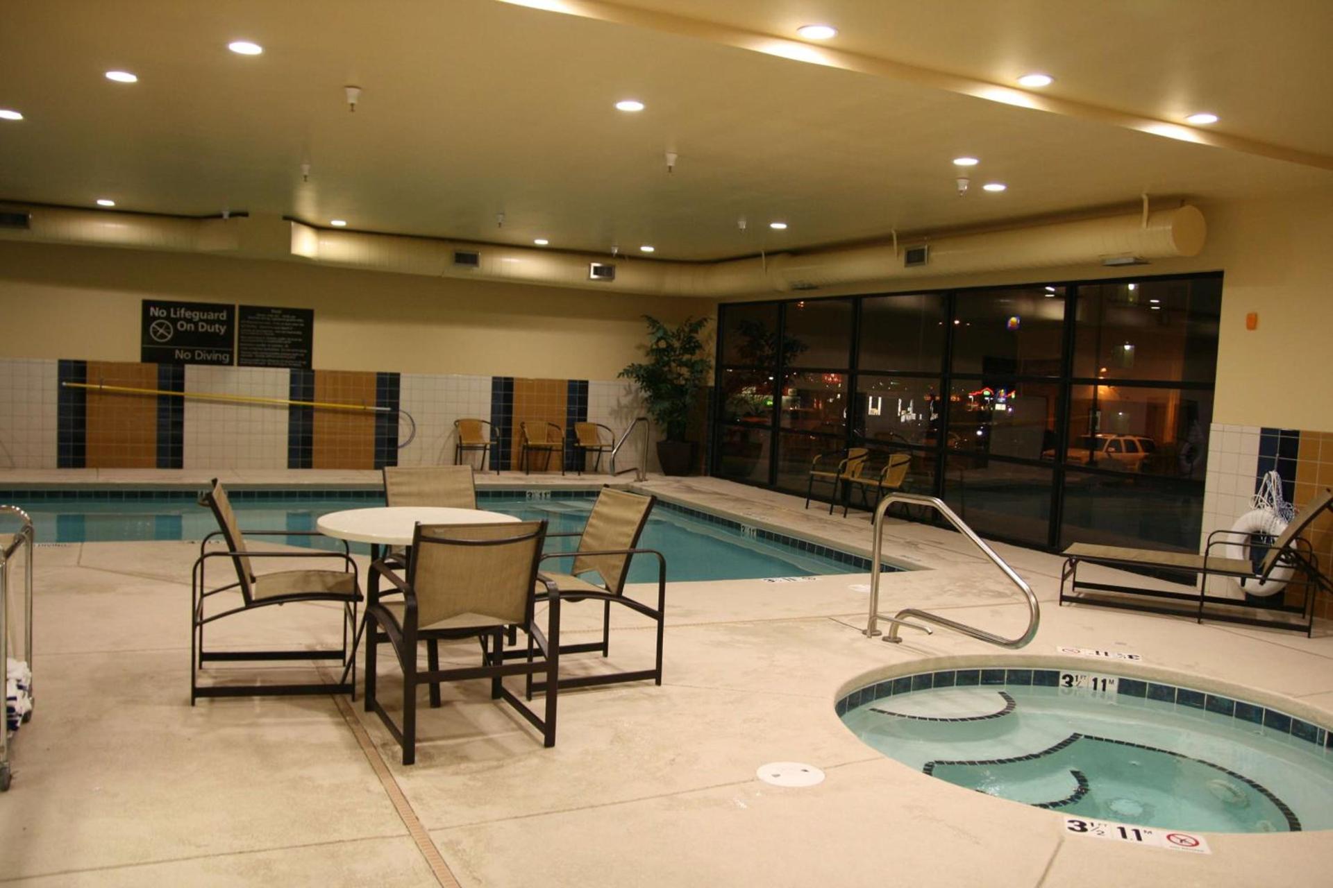 Hampton Inn and Suites Pueblo/North photo 6
