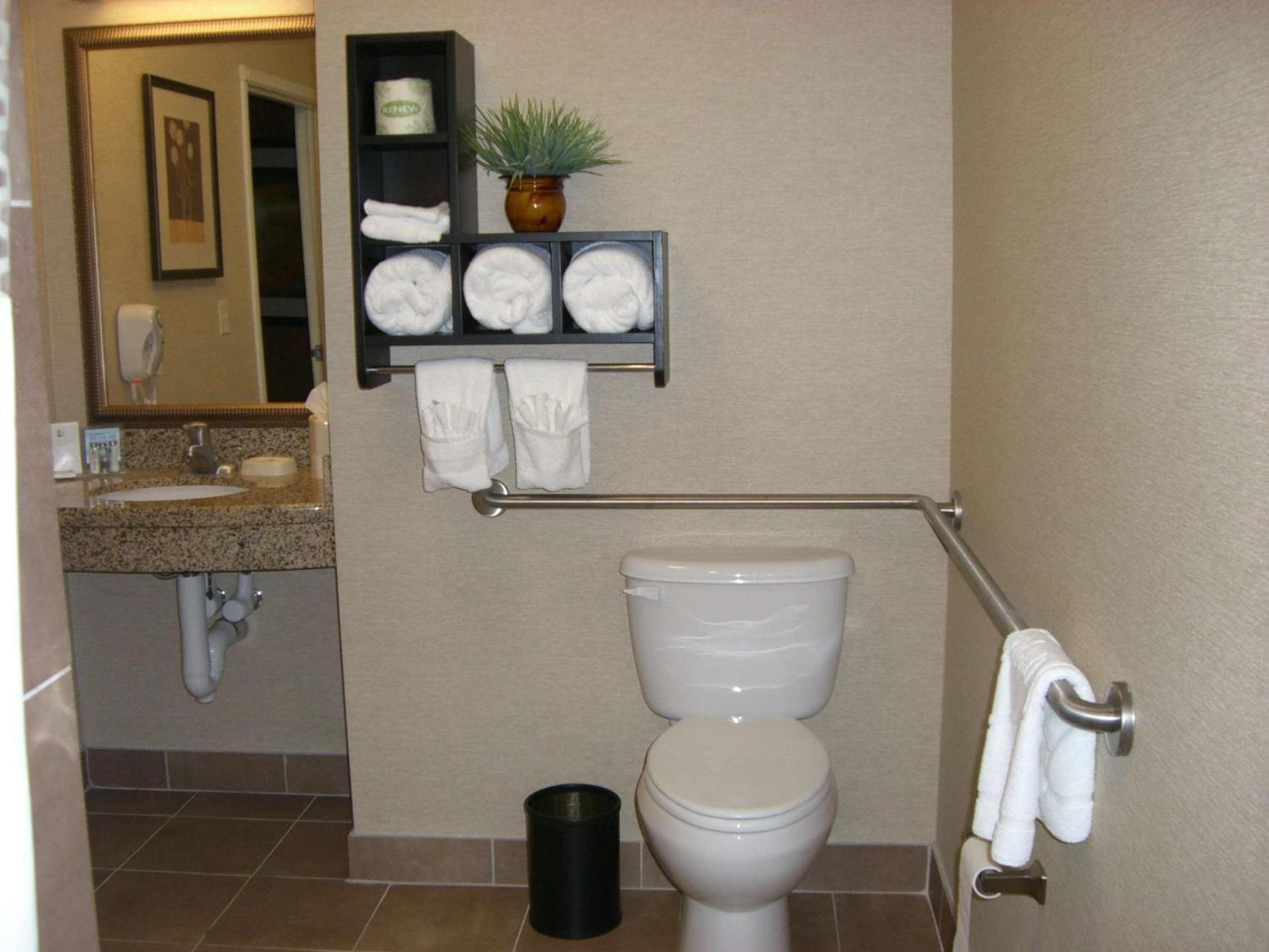 Hampton Inn and Suites Pueblo/North photo 13