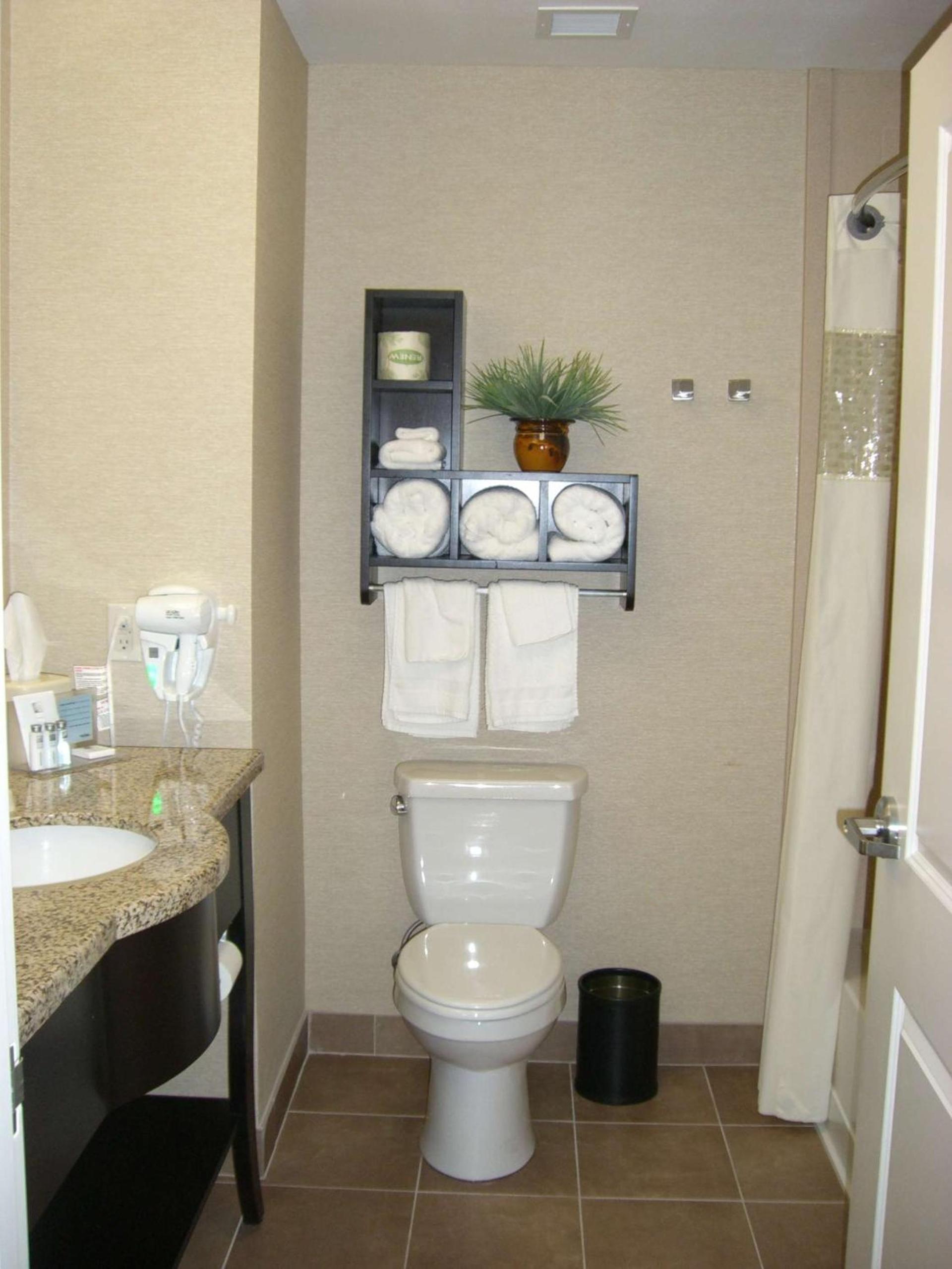 Hampton Inn and Suites Pueblo/North photo 17