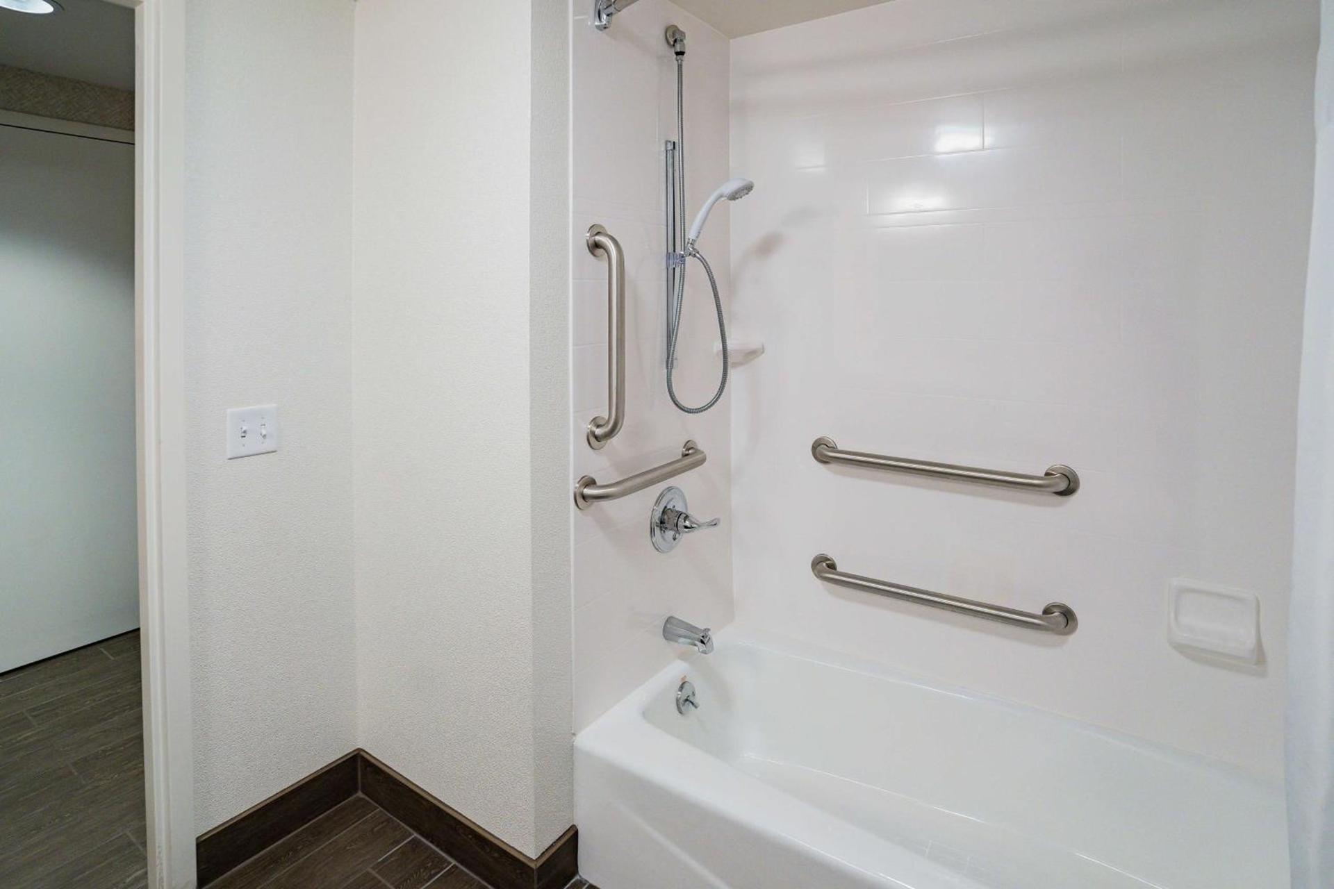 Hampton Inn Clarks Summit photo 11