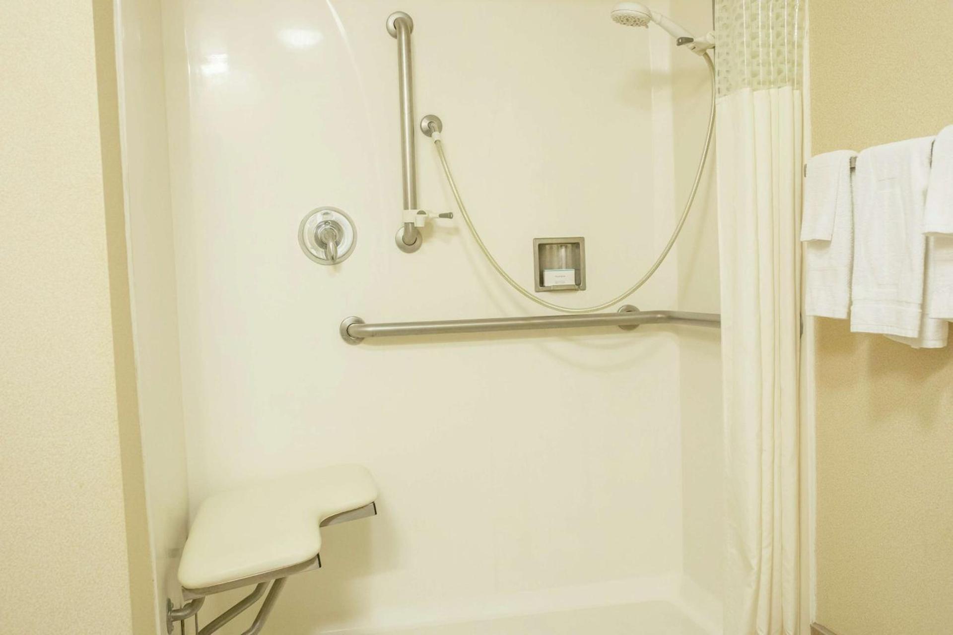 Hampton Inn & Suites Lathrop photo 18