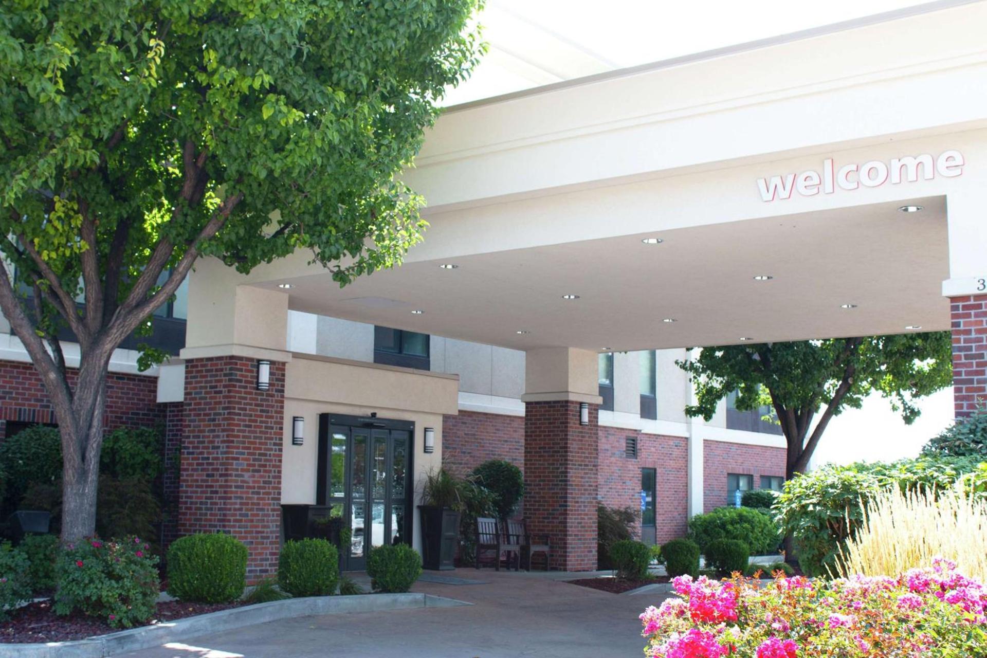 Hampton Inn Boise - Airport photo 2