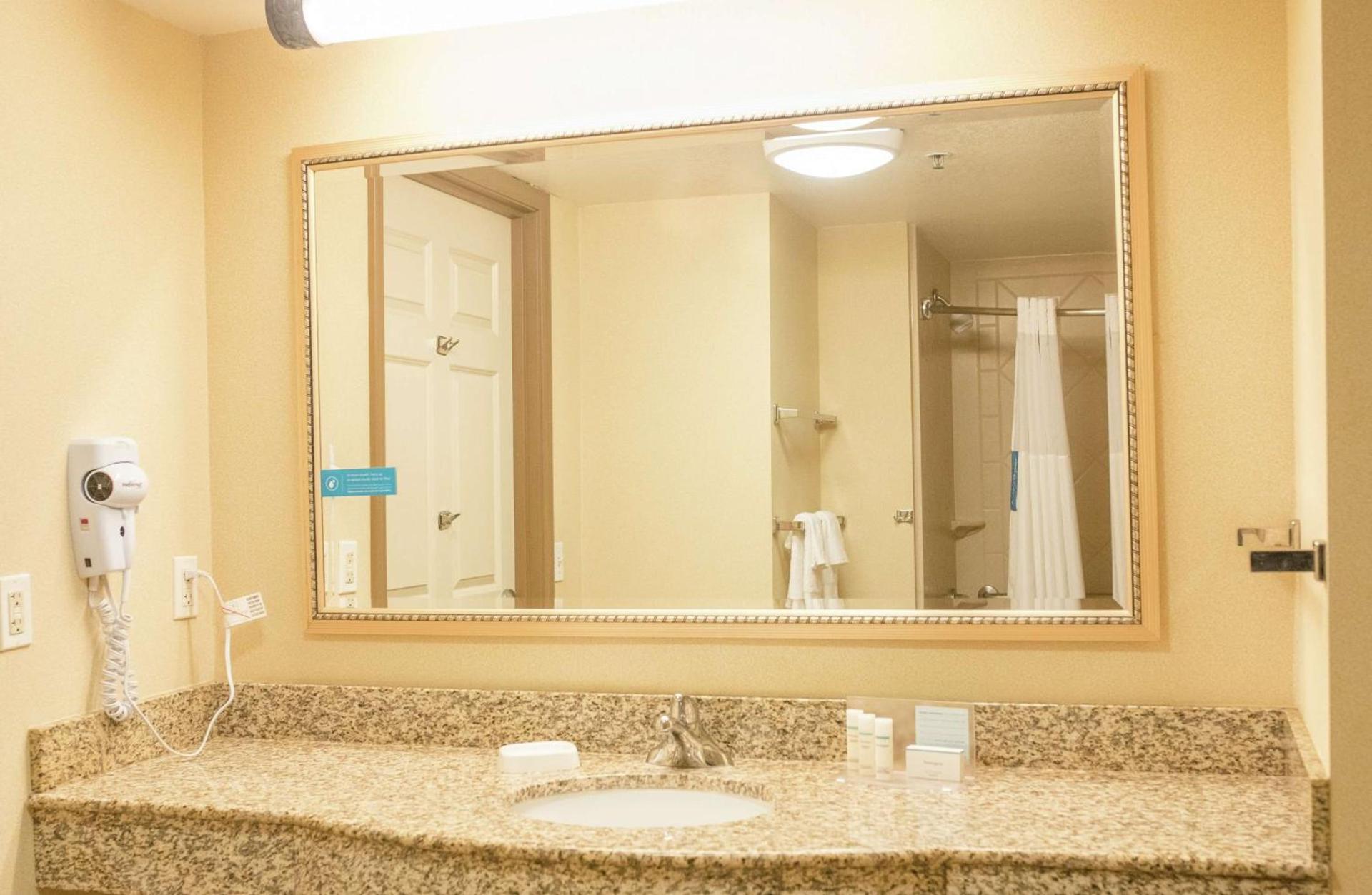 Hampton Inn & Suites Lathrop photo 21