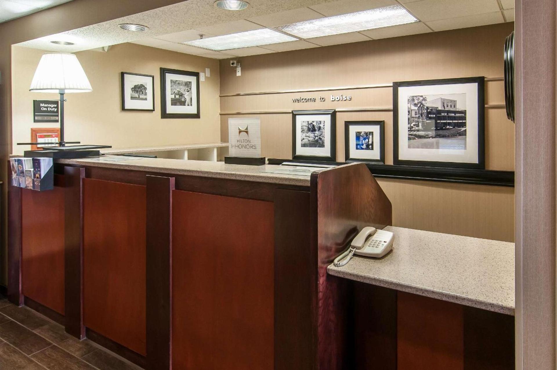 Hampton Inn Boise - Airport photo 3
