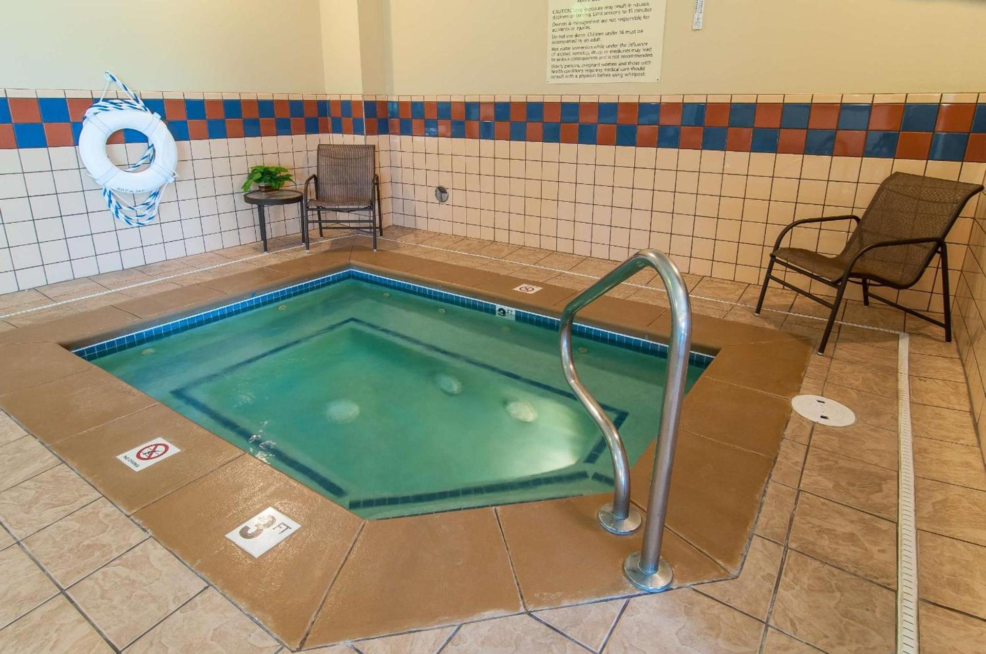 Hampton Inn Boise - Airport photo 8