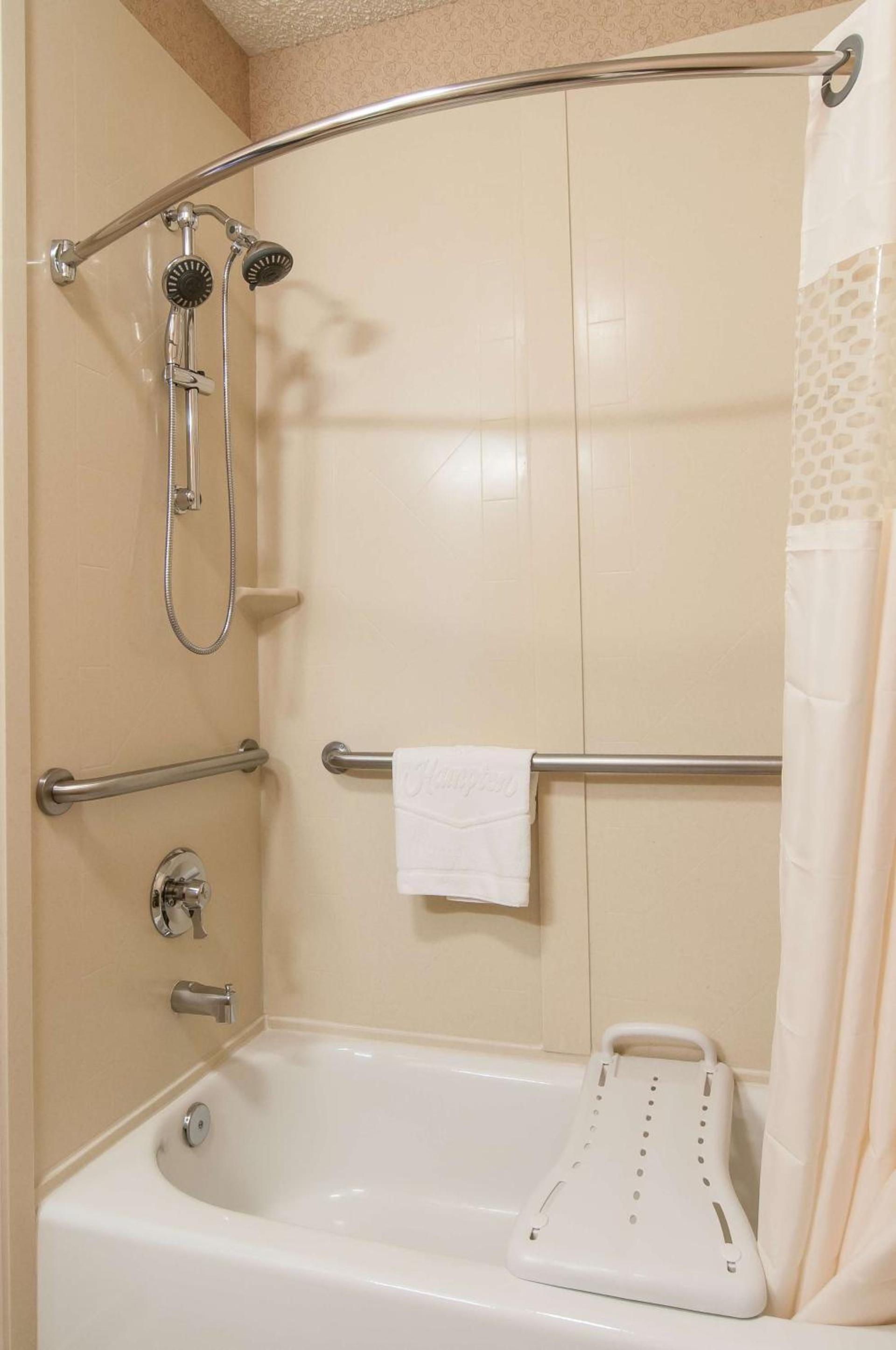 Hampton Inn Boise - Airport photo 9