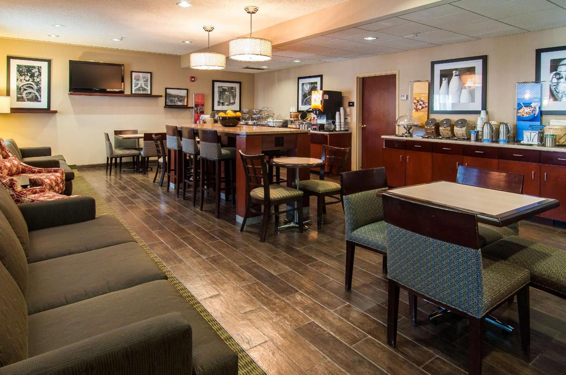 Hampton Inn Boise - Airport photo 14