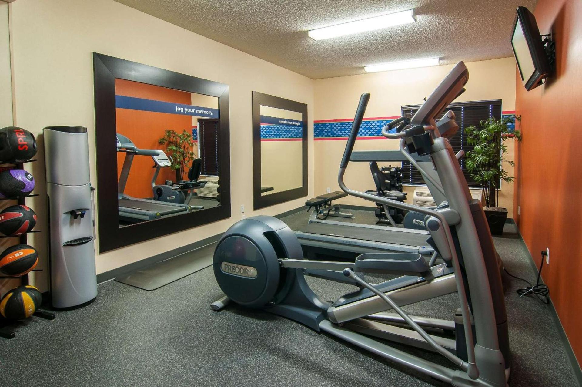 Hampton Inn Boise - Airport photo 18