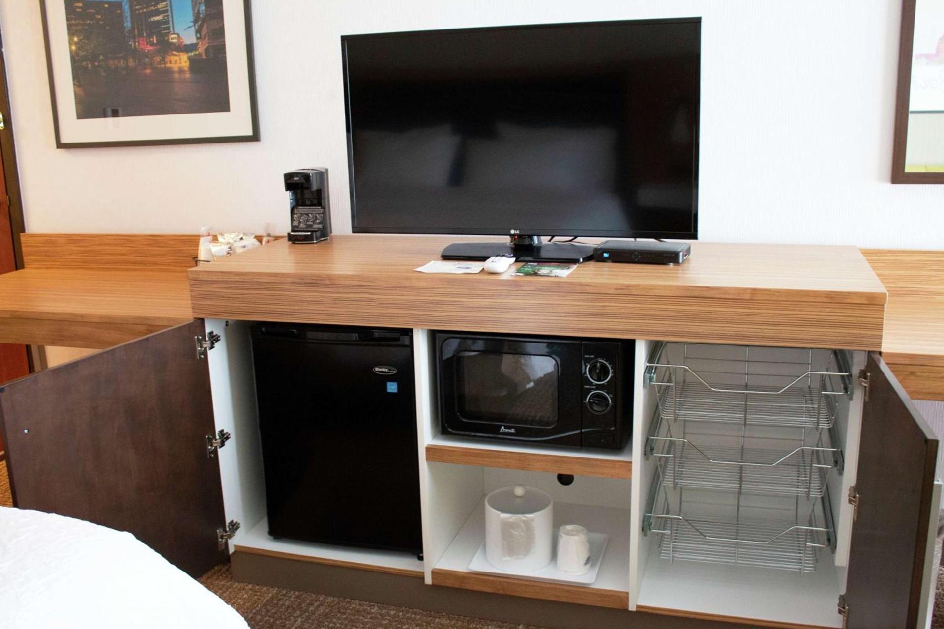Hampton Inn Boise - Airport photo 32
