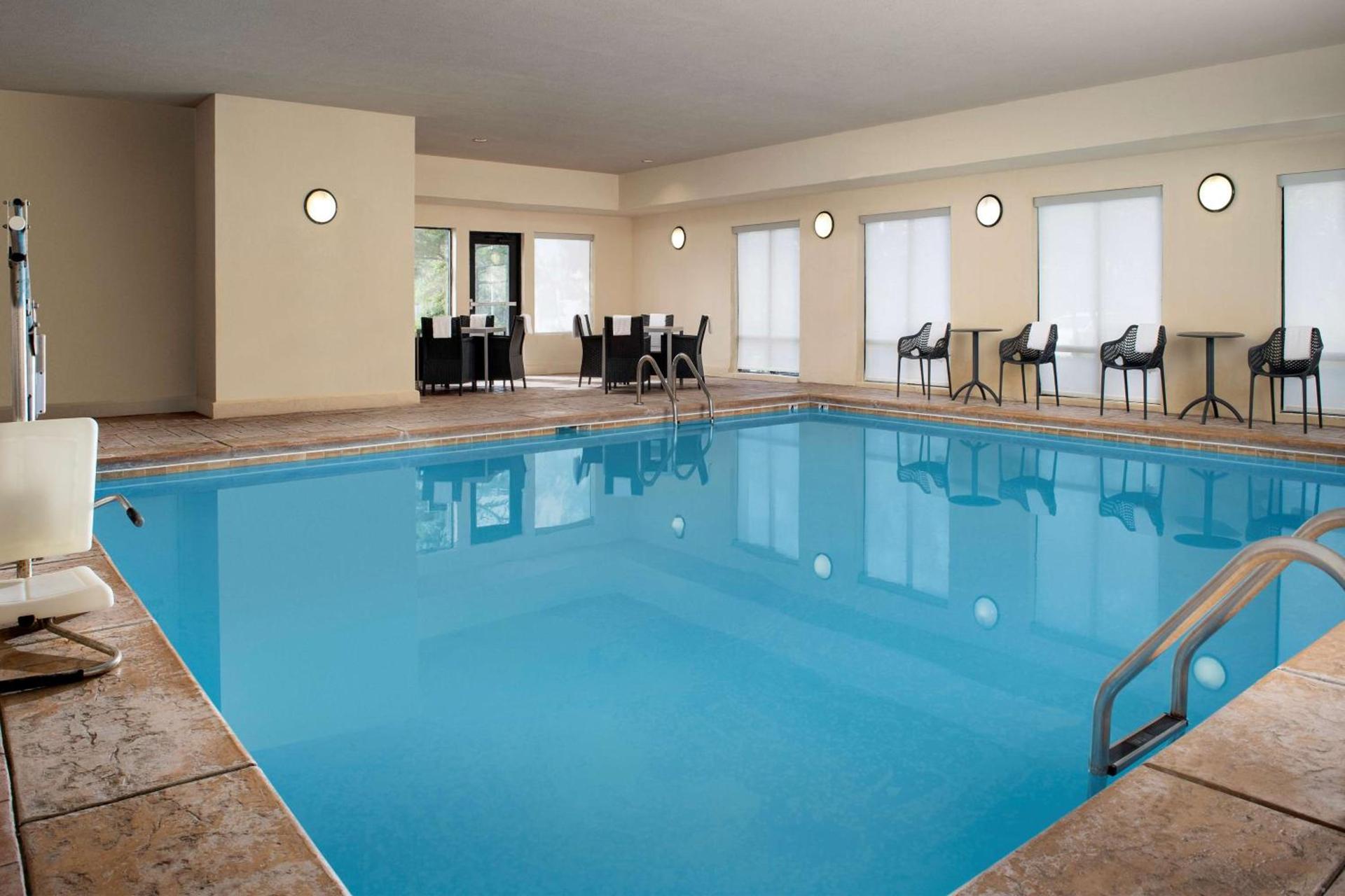 Hampton Inn Duncan photo 11