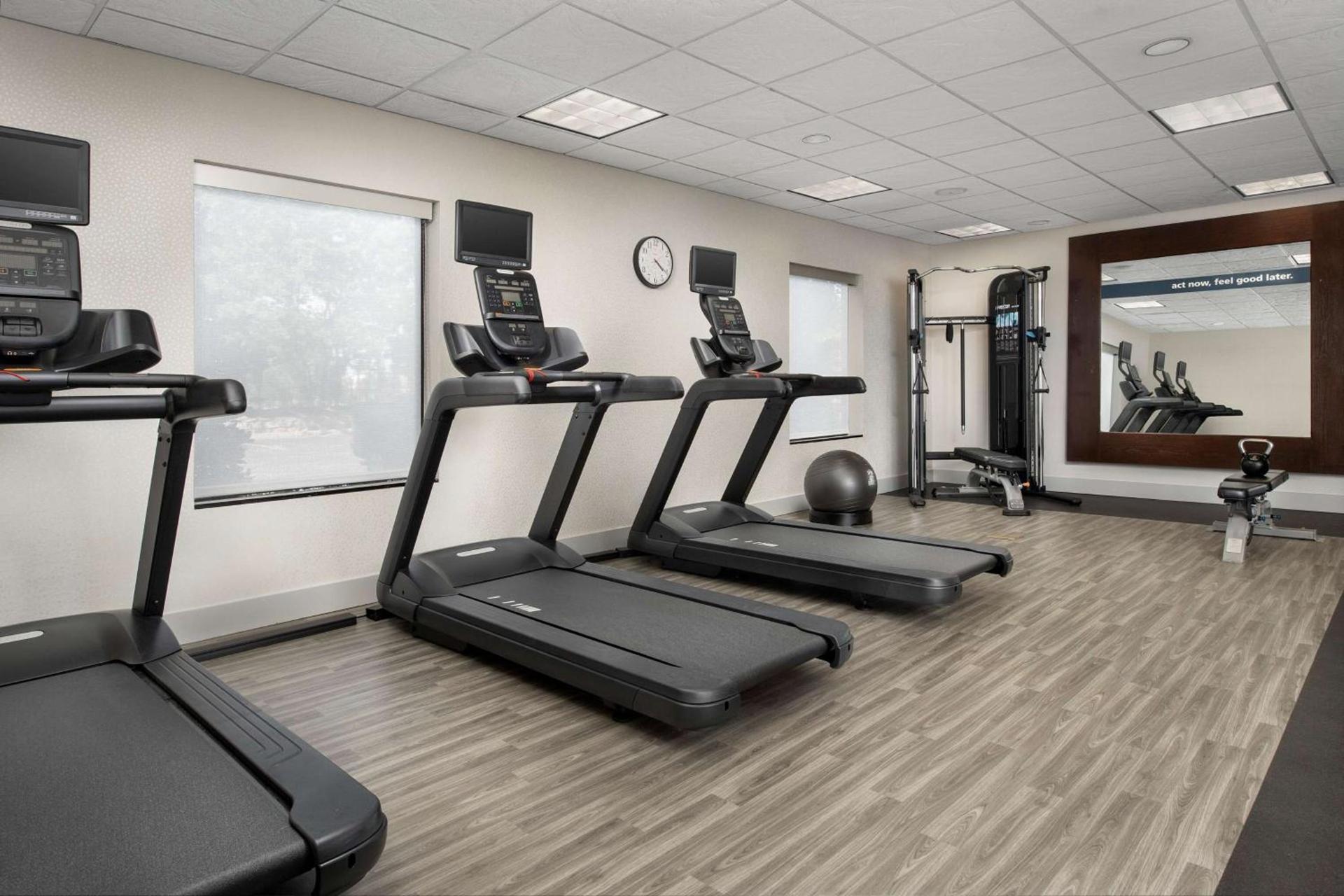 Hampton Inn Duncan photo 16