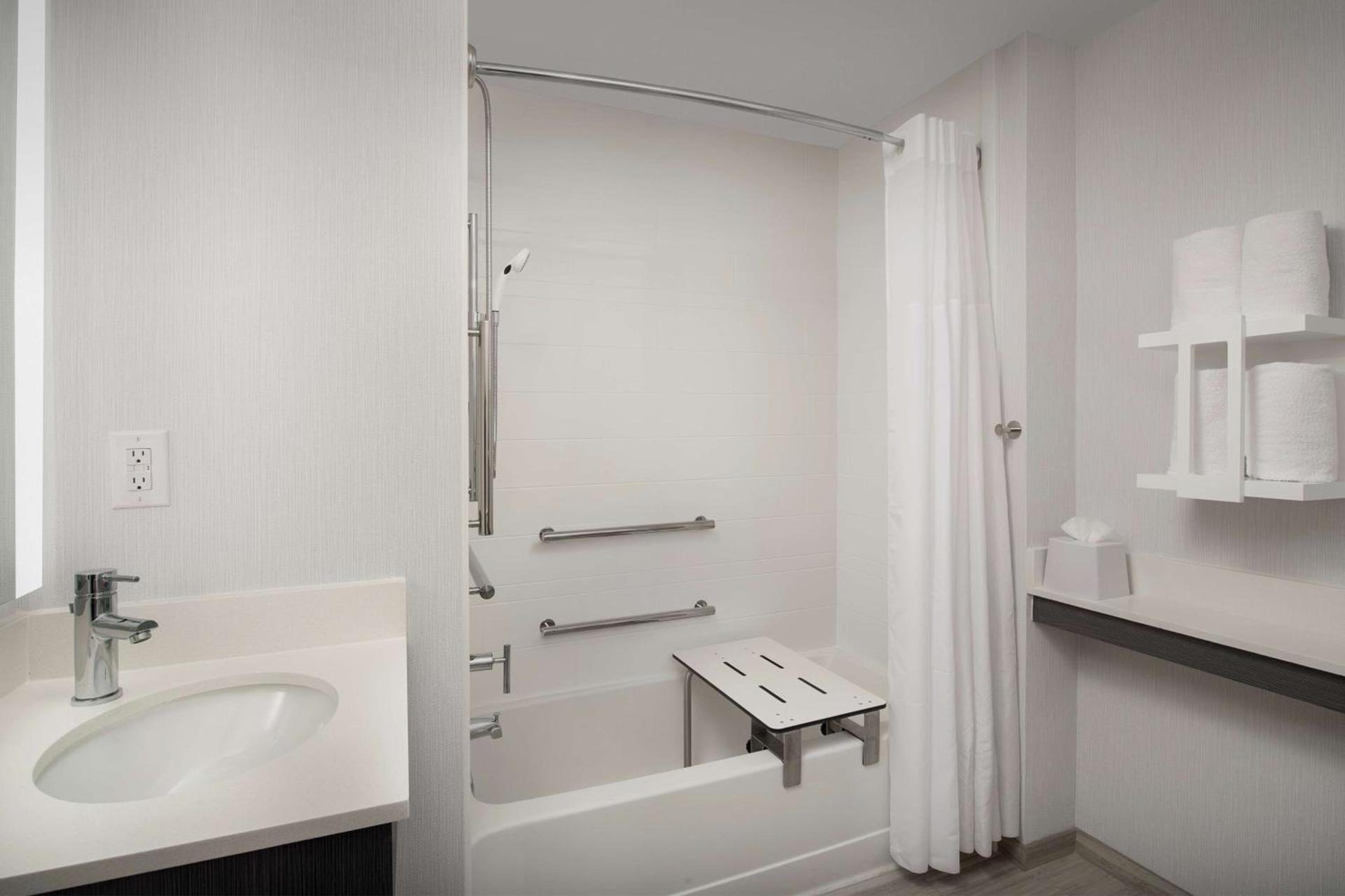 Hampton Inn Duncan photo 23